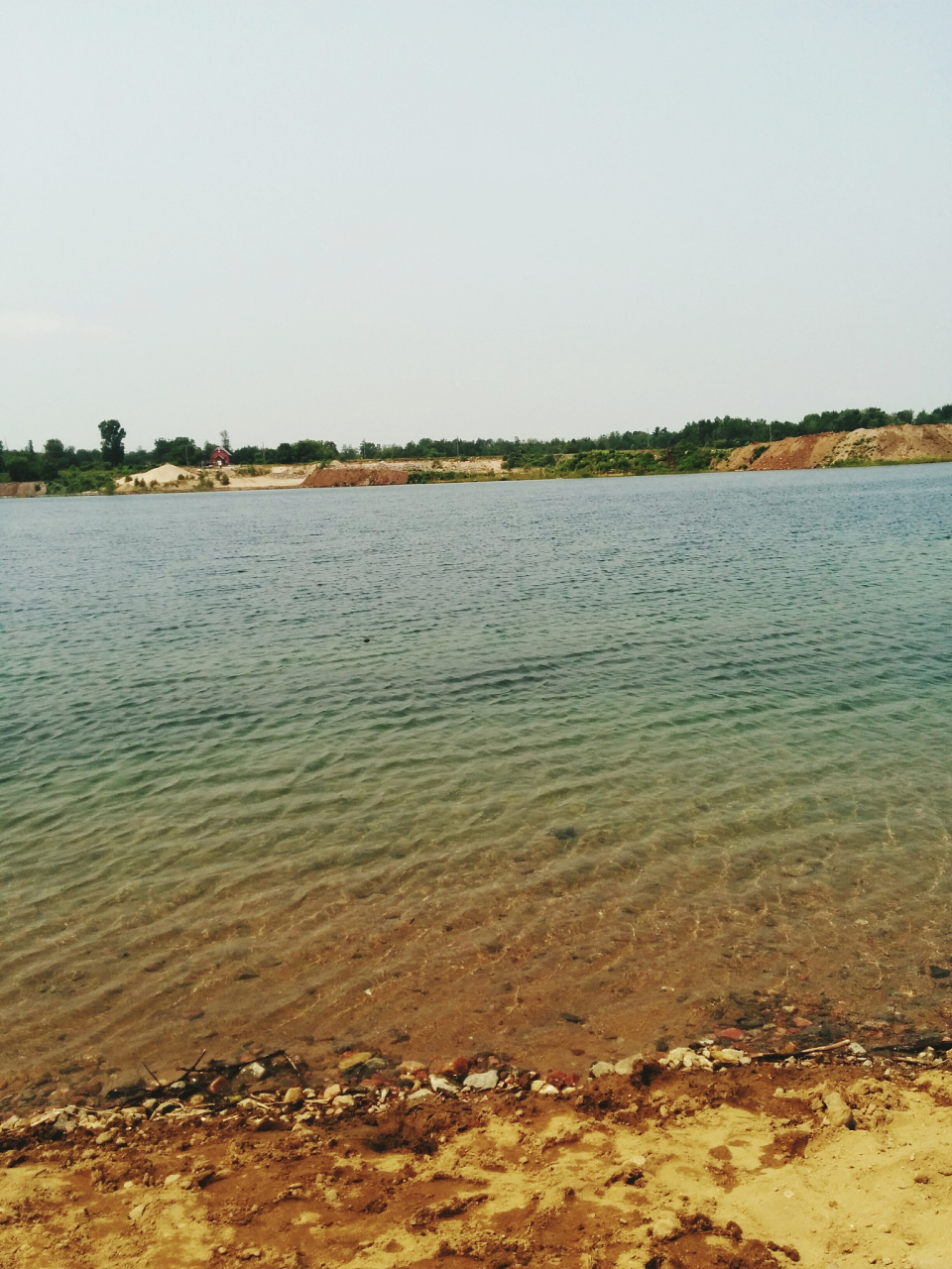 其中,常庄水库以其碧波荡漾,风景如画的景致,成为了市民们休闲垂钓的