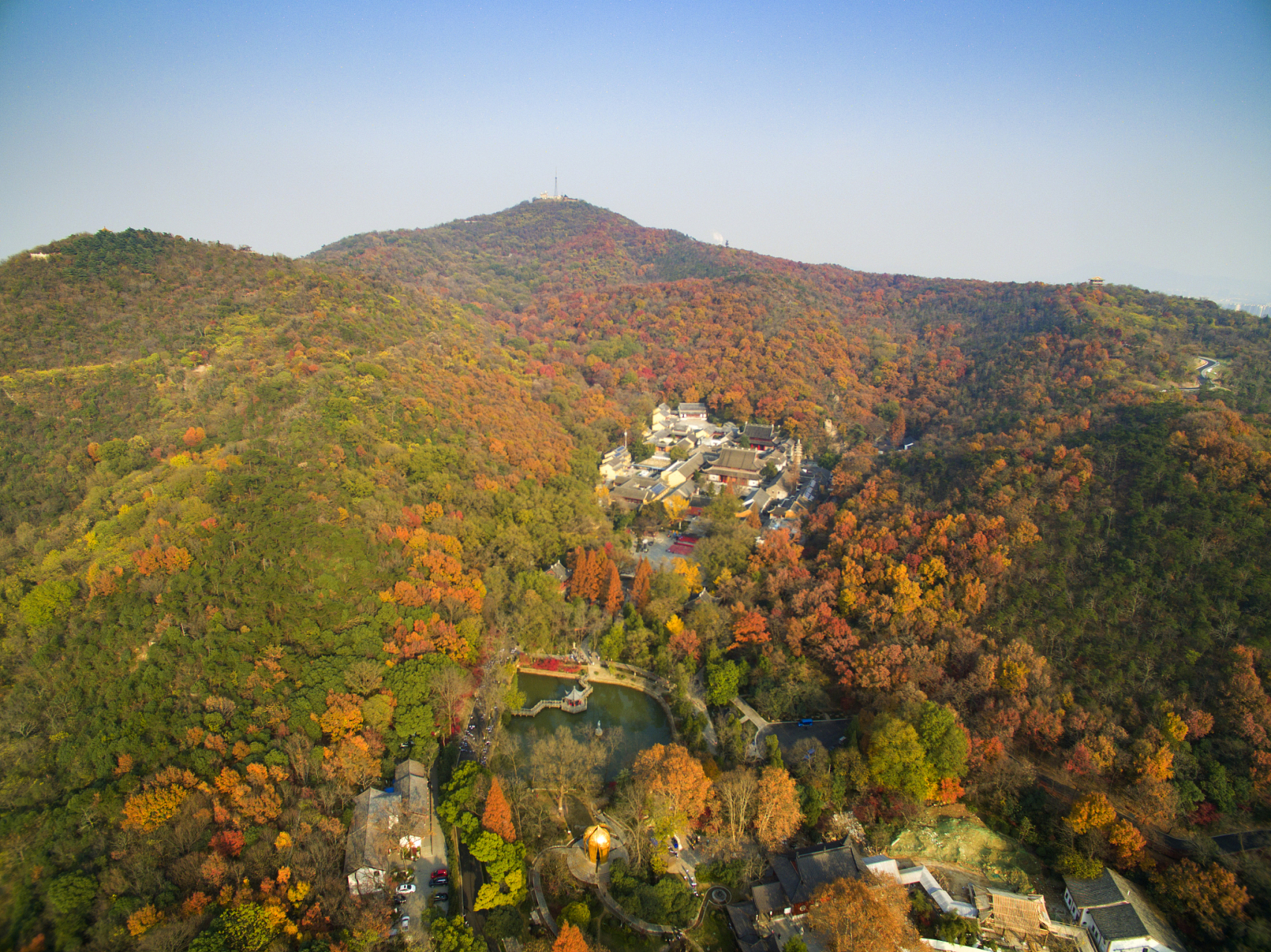 南京栖霞山,古称摄山,闪耀着悠久的历史光芒.