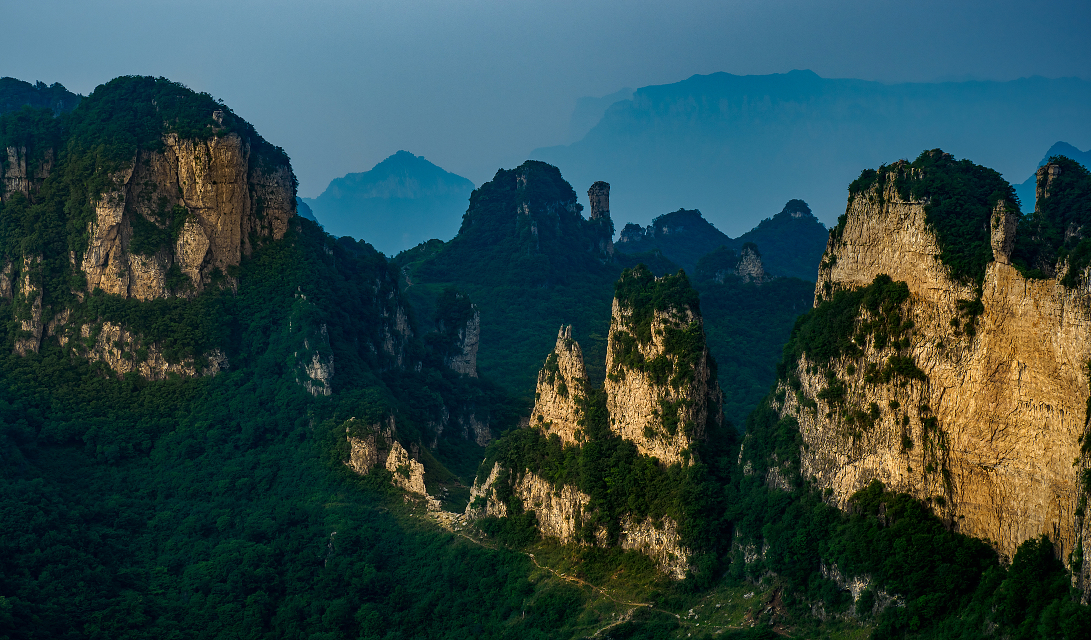 神农山风景名胜区,河南省沁阳市的一颗明珠,面积达97平方公里,不仅有