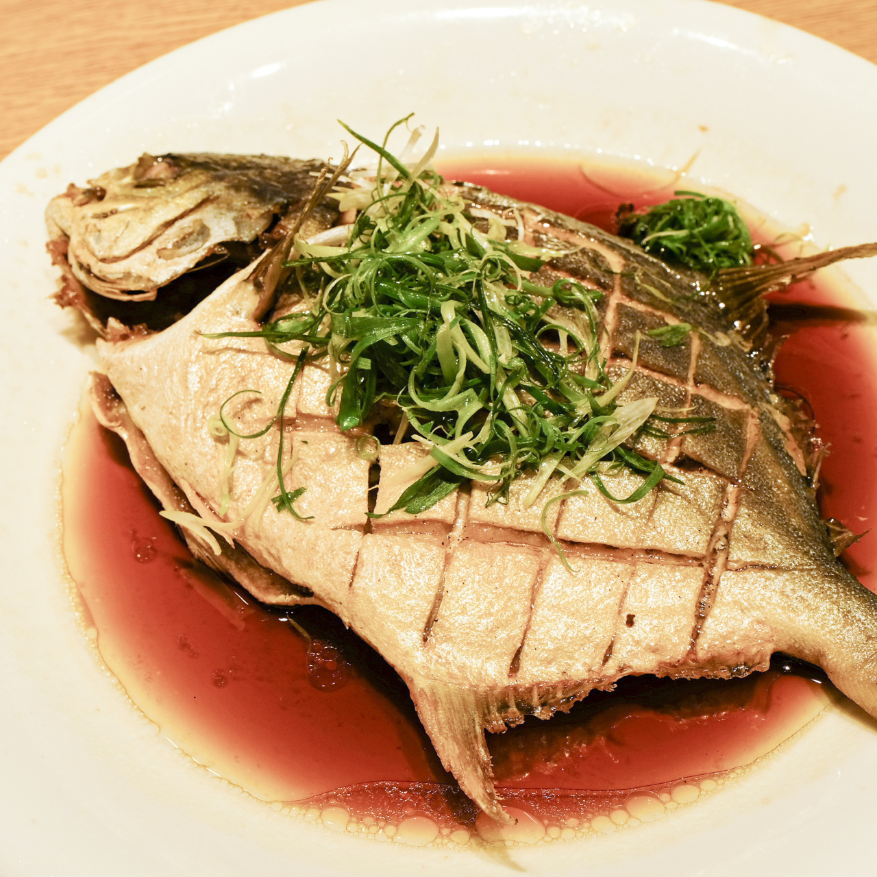 清蒸武昌鱼——口感鲜美,营养丰富的美食 关注我吧,分享更多家常美味