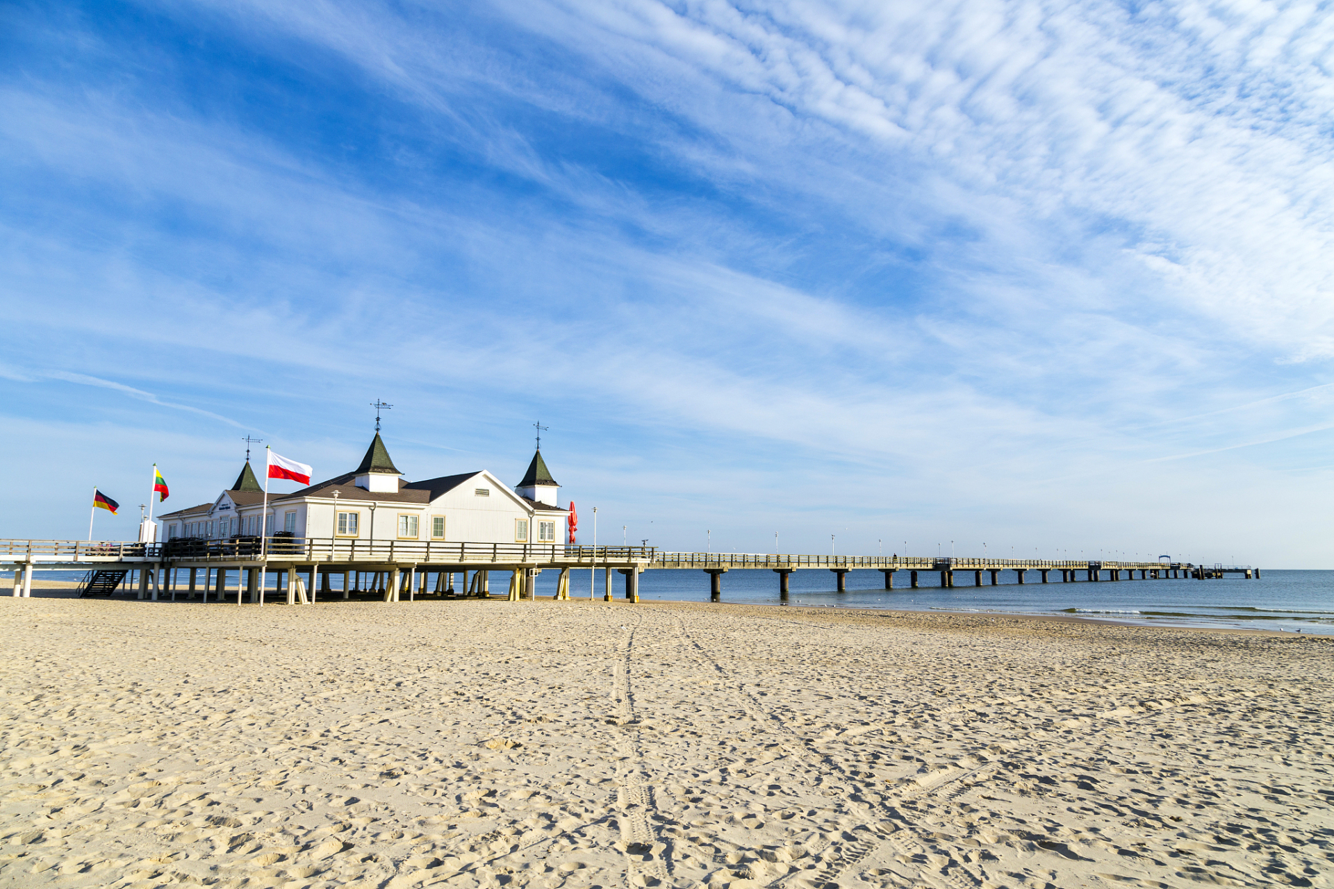 曹妃甸揽月湾旅游景区,一直以来都是一个融合了自然美景与文化底蕴的