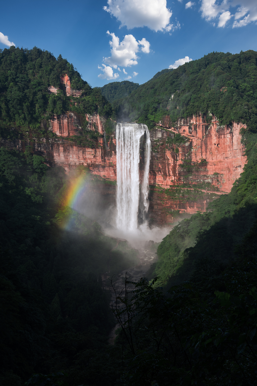 望乡台瀑布在国家级重点风景名胜区四面山,位于重庆市江津区南部,距