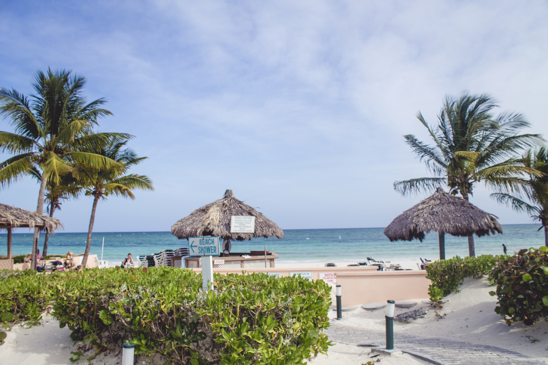 跨年创作挑战赛# 热浪岛位于马来西亚丁加奴州海岸外45公里处,被