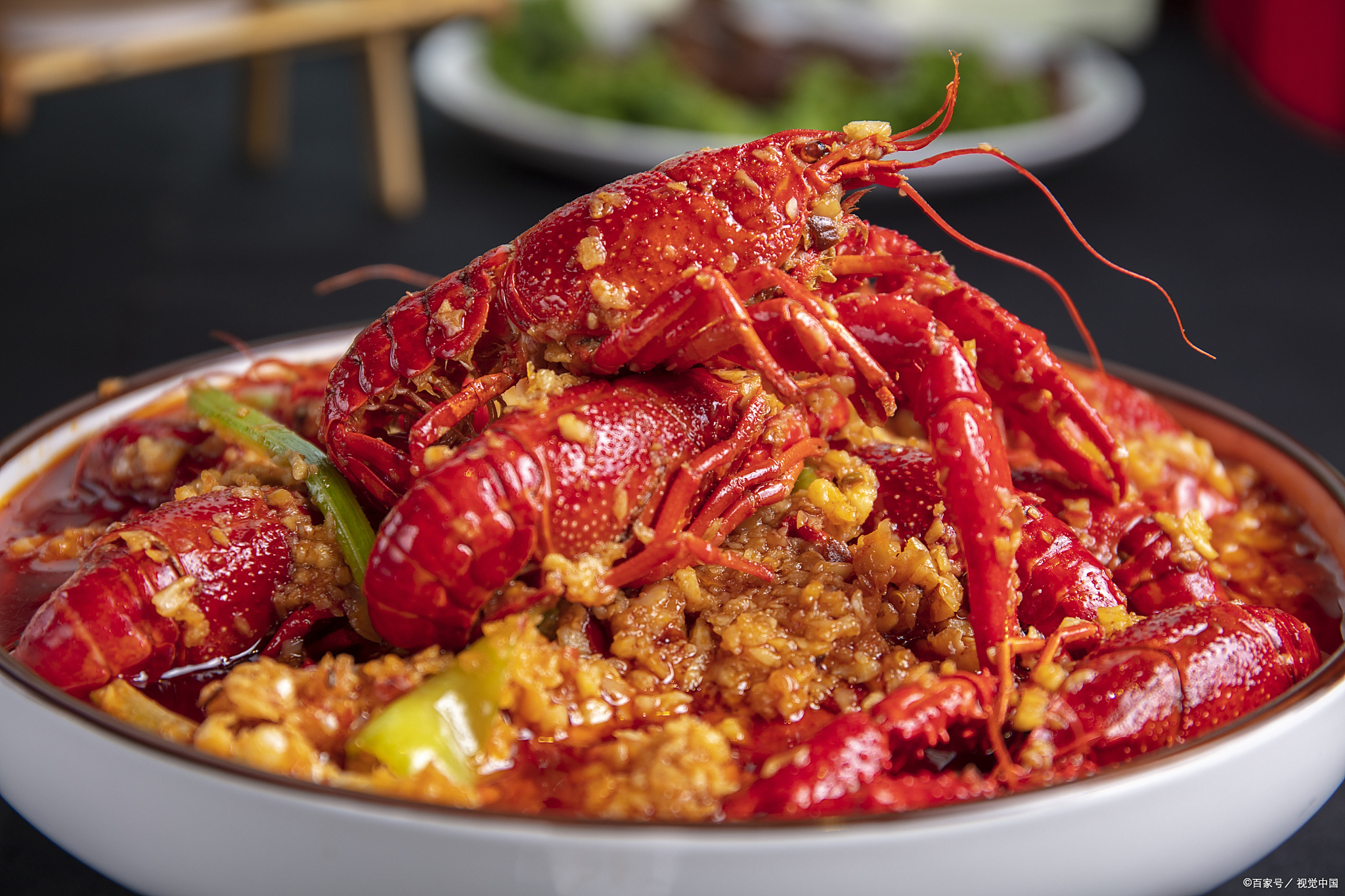 在家里怎么做出饭店一样味道的蒜香小龙虾?