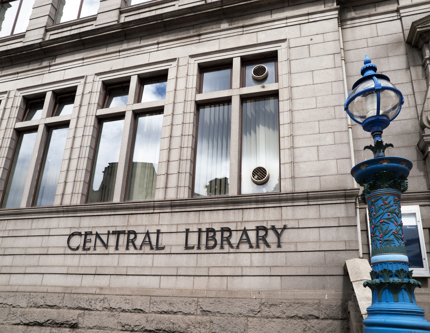 伦敦传媒学院(lcc)是英国伦敦艺术大学下属的一所专业传媒学院,历史