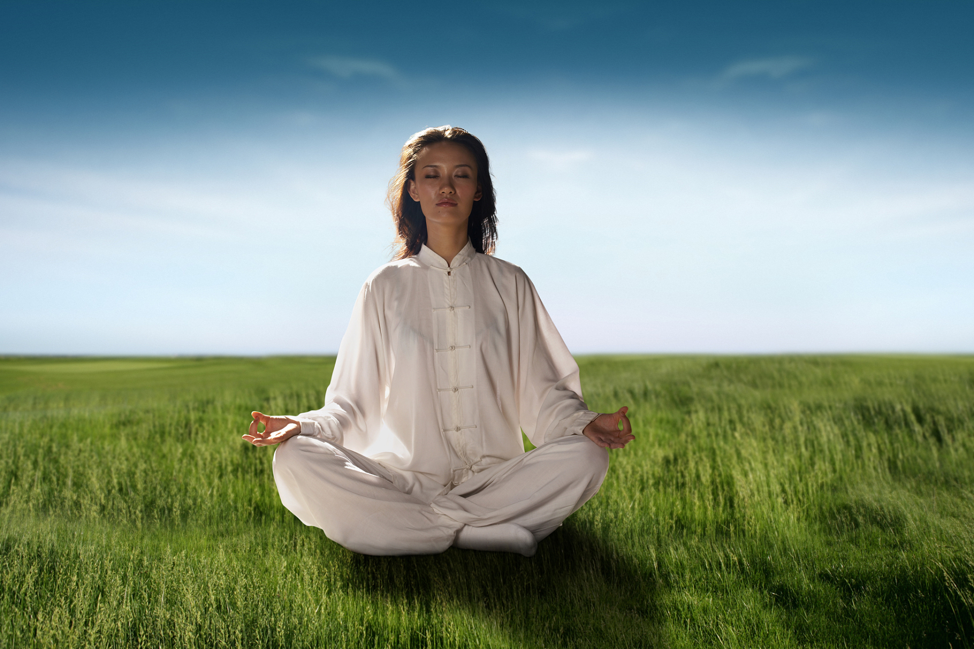 打坐是什么意思?   打坐,指跏趺而坐,使心入定.