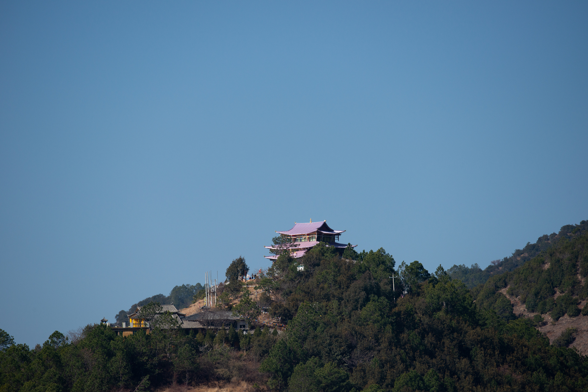 1,湛卢山:湛卢山位于松溪县茶坪乡南,主峰湛云峰海拔1230米,为春秋