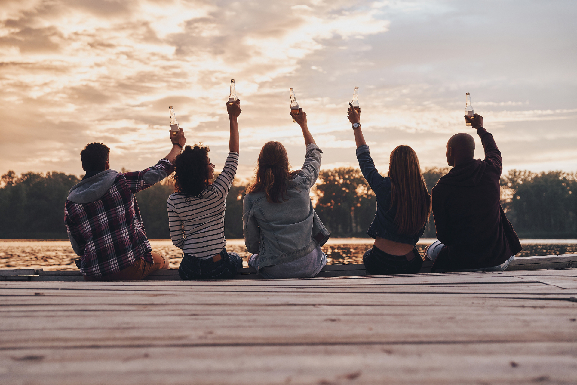 可以陪伴我们度过人生中的高潮和低谷,是我们心灵上的支持者和伙伴