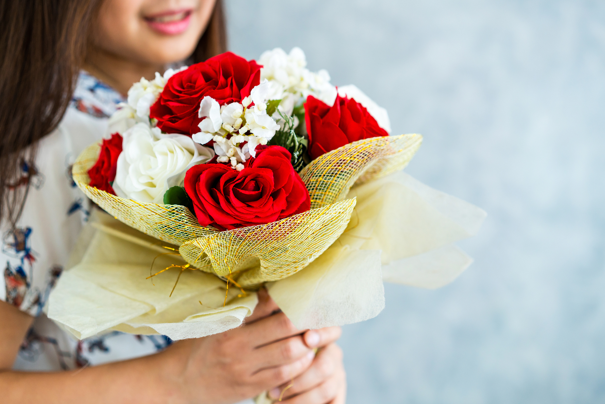 了解他的喜好和个性,选择高质量烟草,个性化包装和配