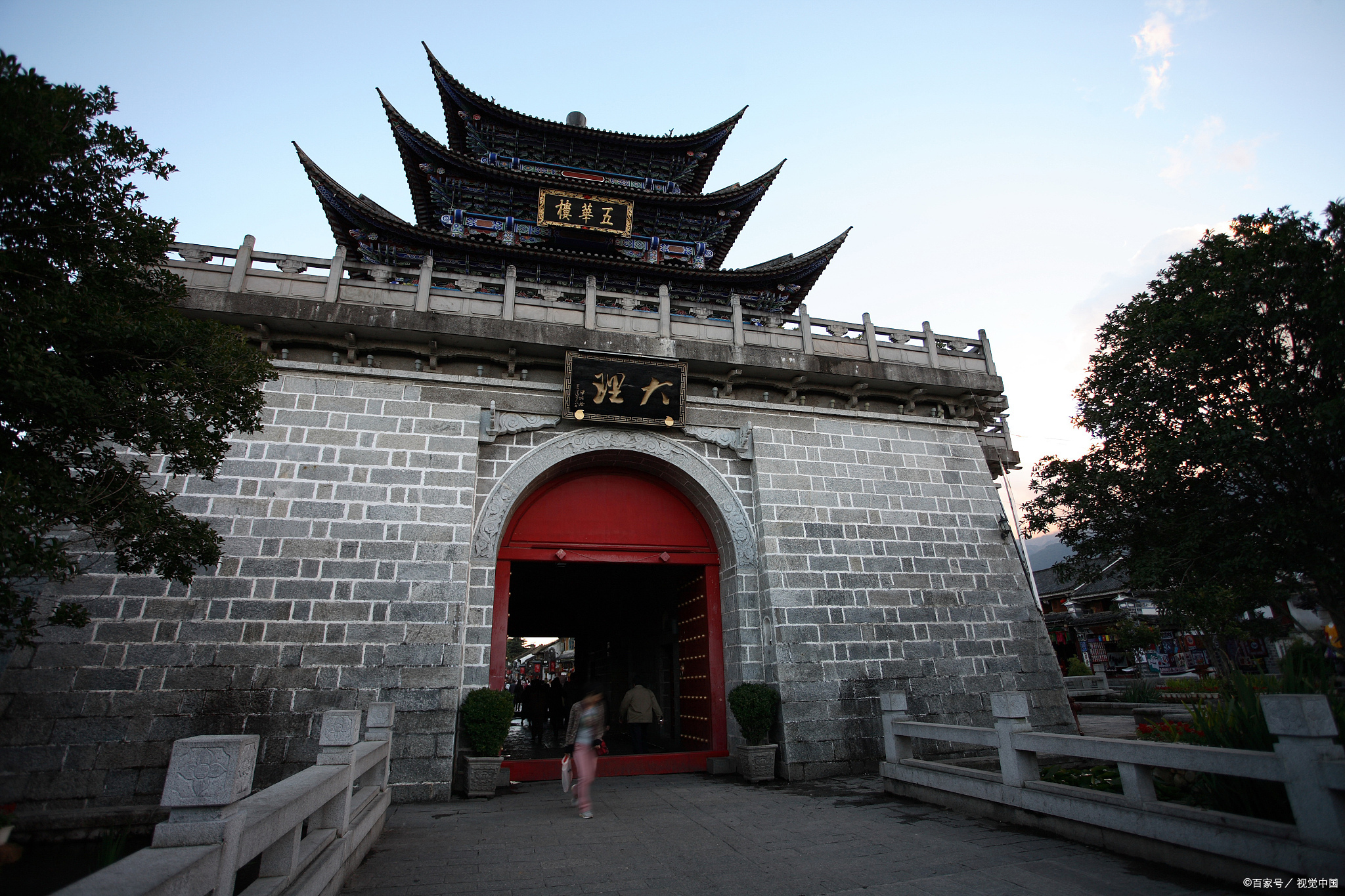 走进大理古城,感受历史沧桑  大理古城,位于我国云南省大理白族自治州