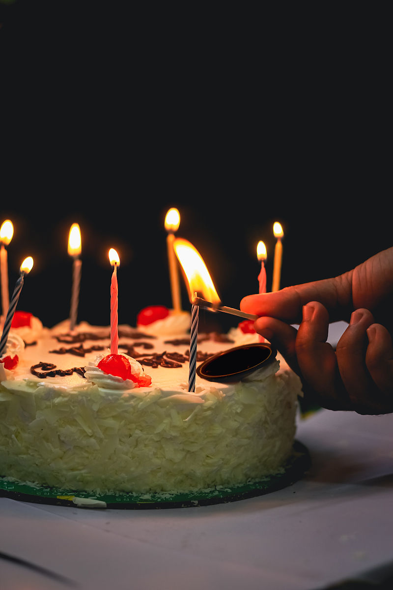 生日,一个孤独的坐标, 在时间的长河里,静静地标记着过往与未来