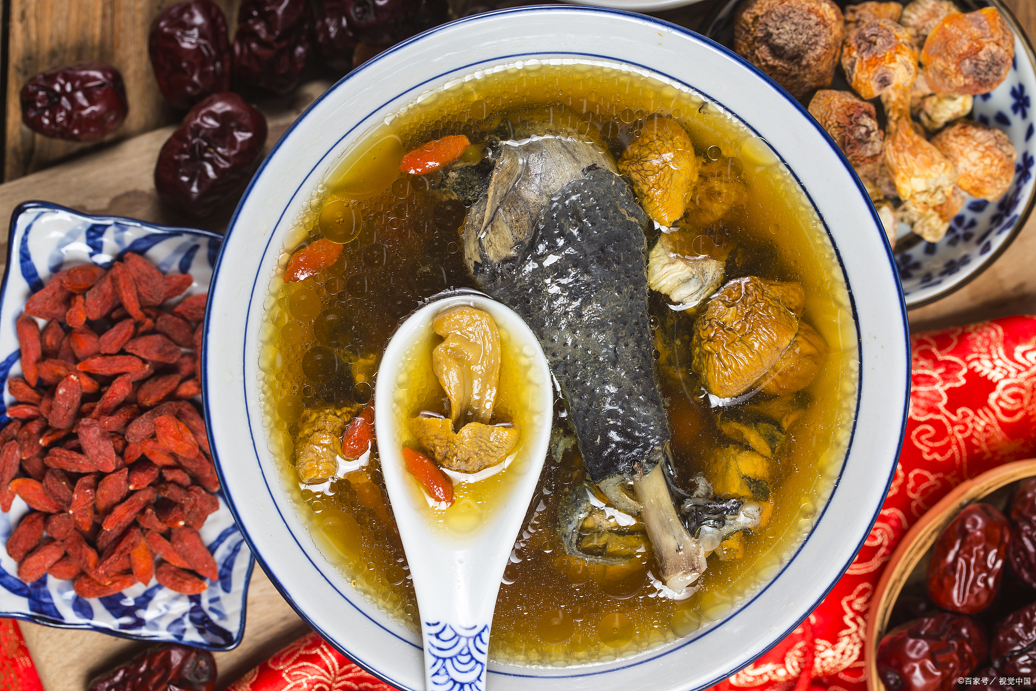 【一,引言】  乌鸡汤是一道营养丰富的传统汤品,不仅口感鲜美,而且