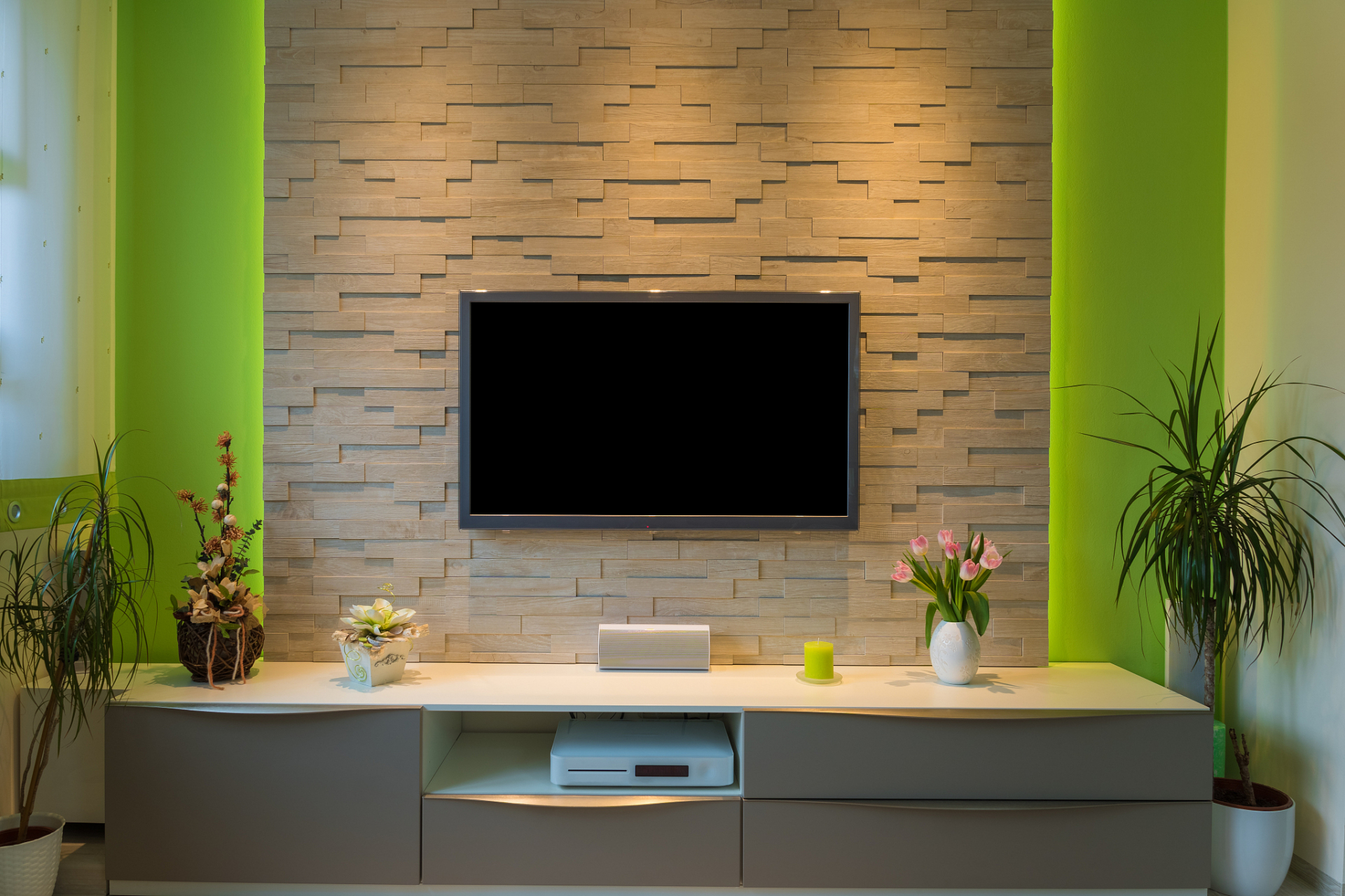 家庭的电视墙设计是家装的亮点之一,一个好的电视墙设计能够打造出