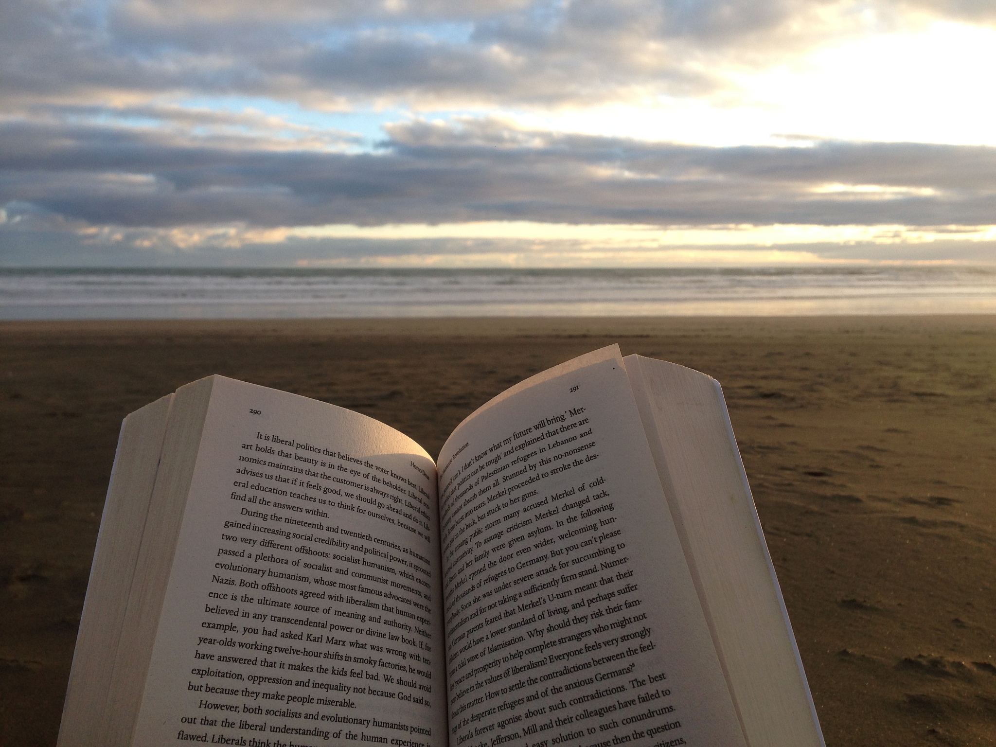 以书为伴,我们的道路从不会感到孤单.每一本翻开的