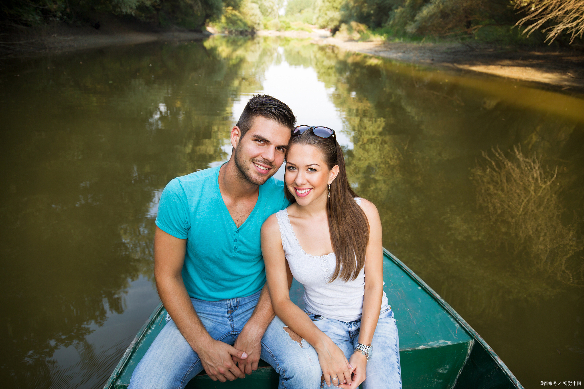 在两个人的感情中共同进步的陪伴才能成就天长地久的爱情