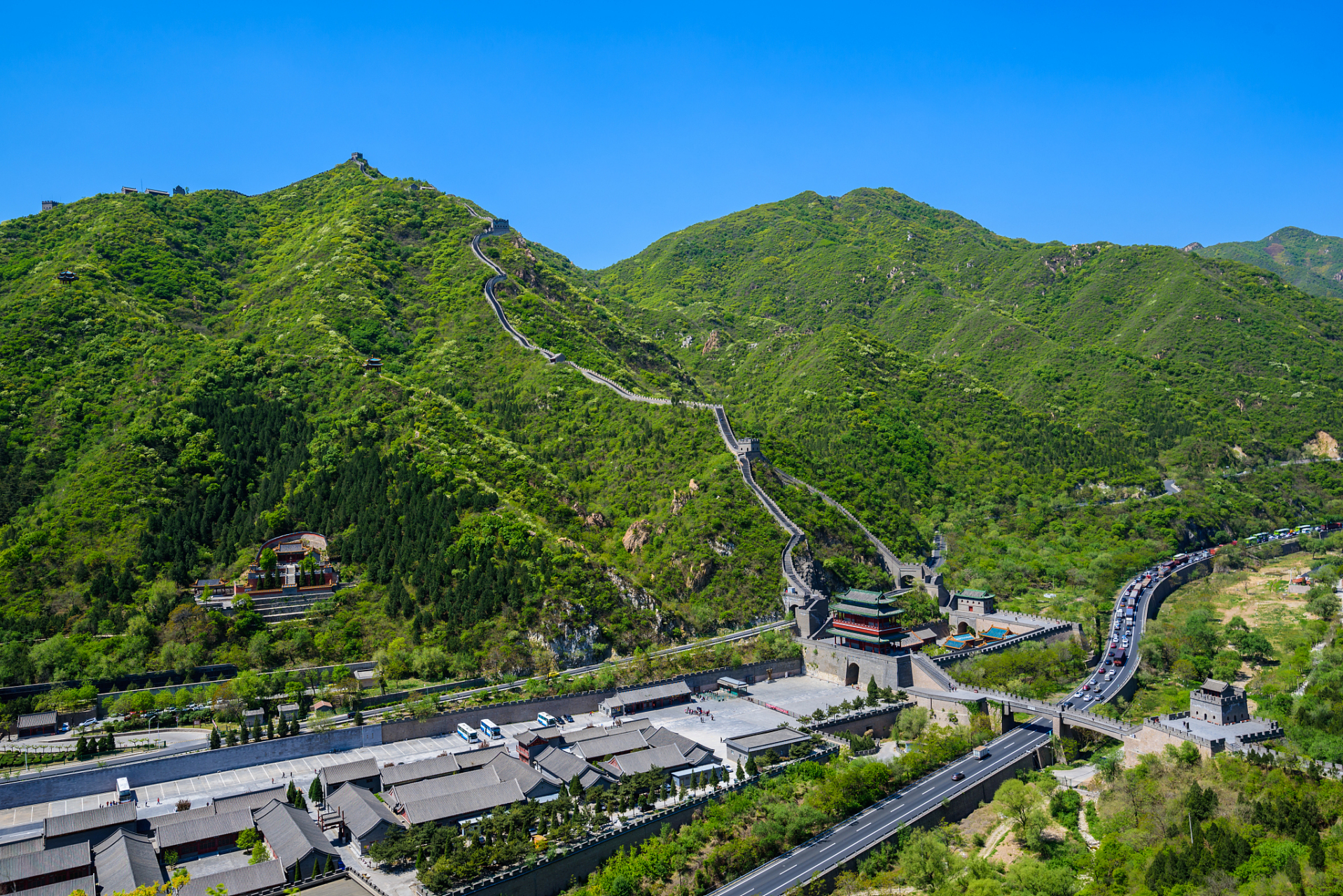 新手扶苗计划# 八达岭-十三陵风景名胜区位于中国北京市延庆区,是一