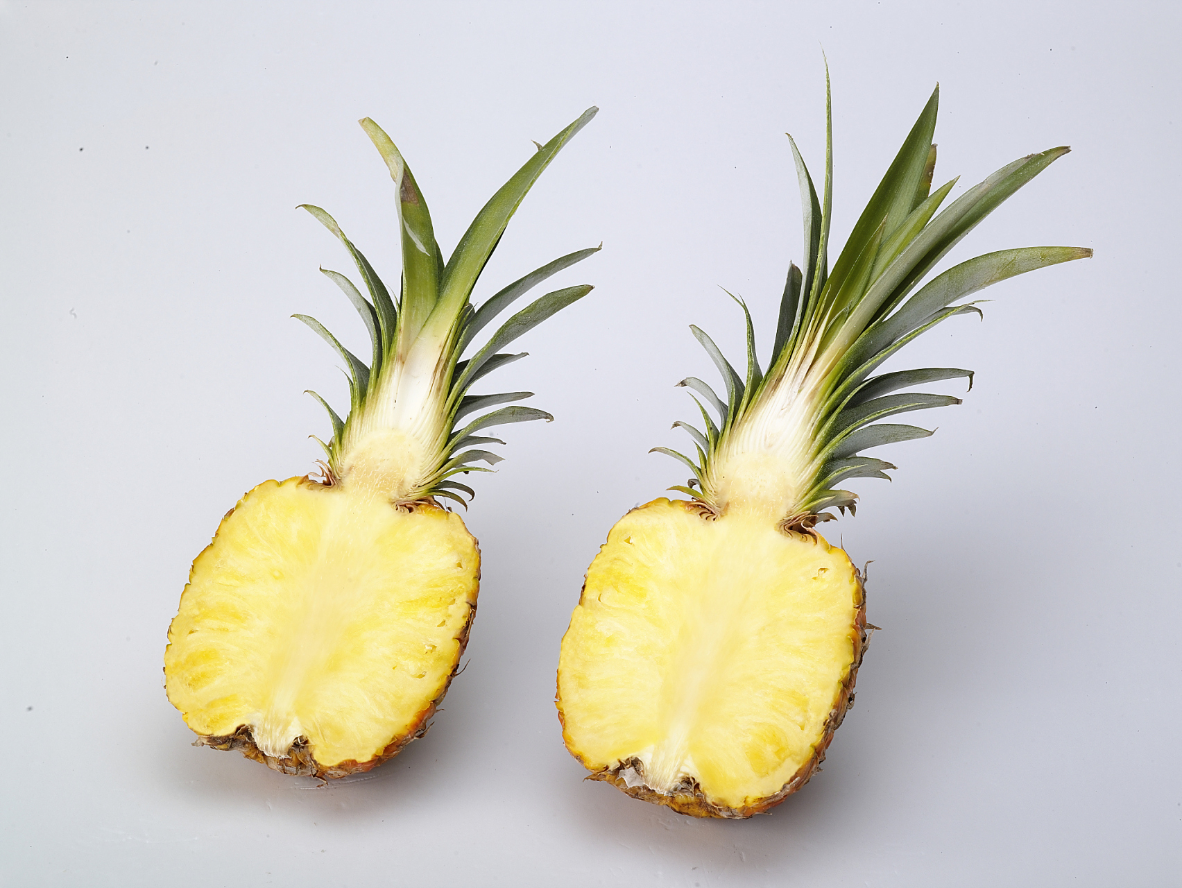 菠萝,可补充人体内消化酶的不足,快速清除体内堆积的有害代谢物.