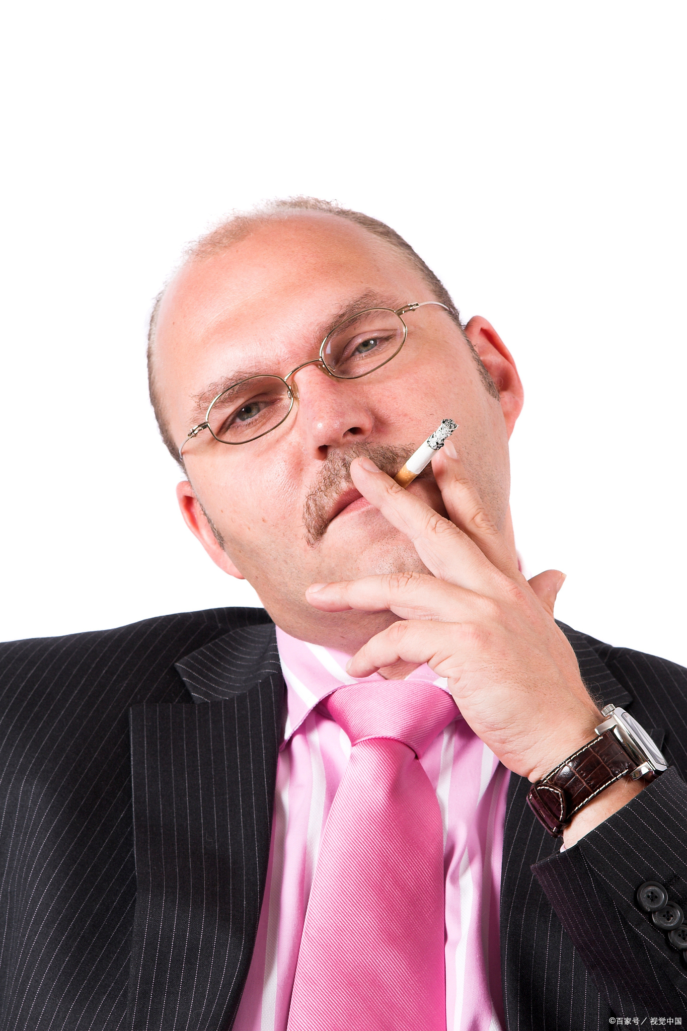 男子一天抽40根烟突发心梗#