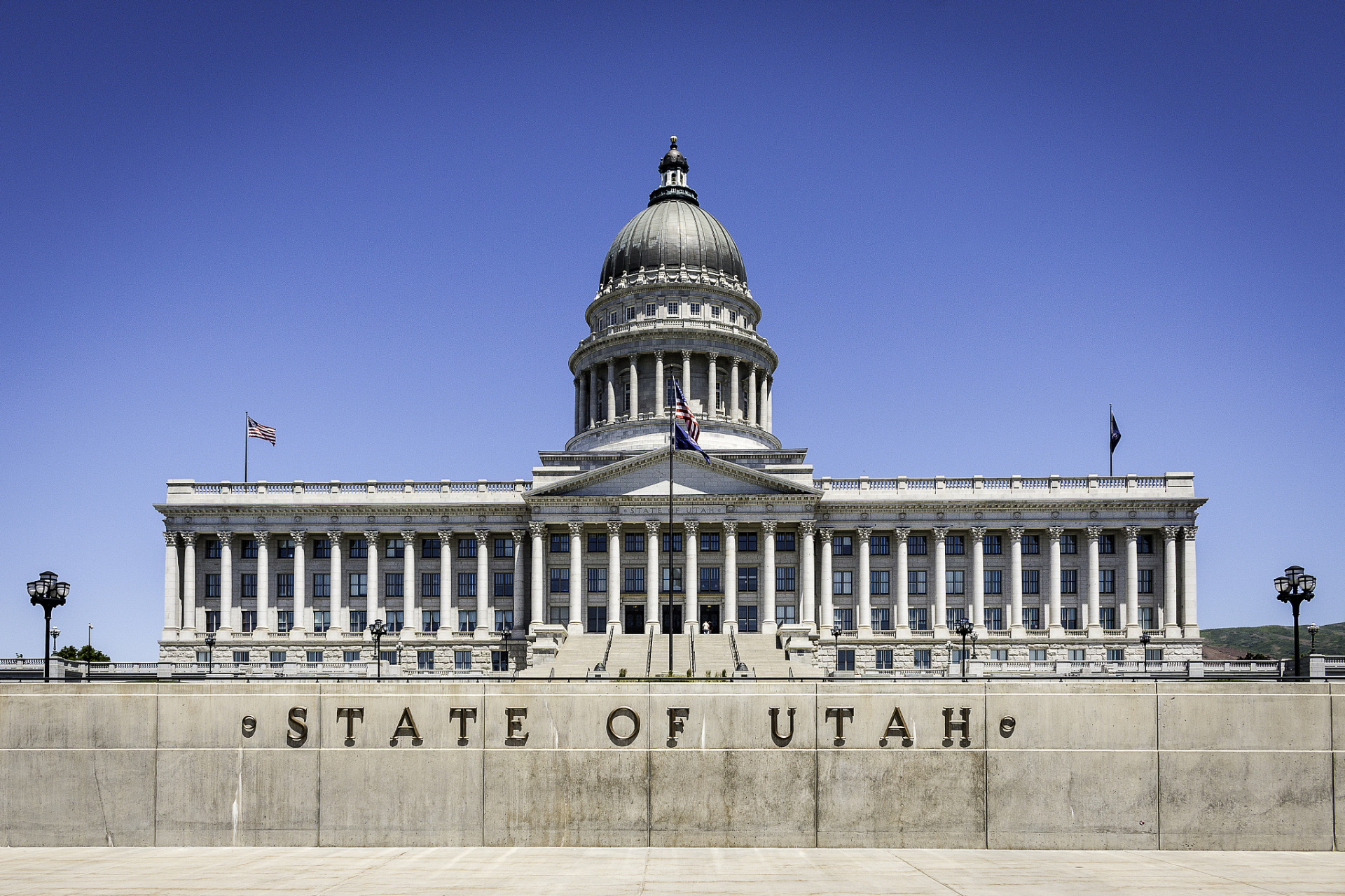 将驱逐两名俄罗斯外交官,作为对 9 月份美国驻莫斯科大使馆两名外交官