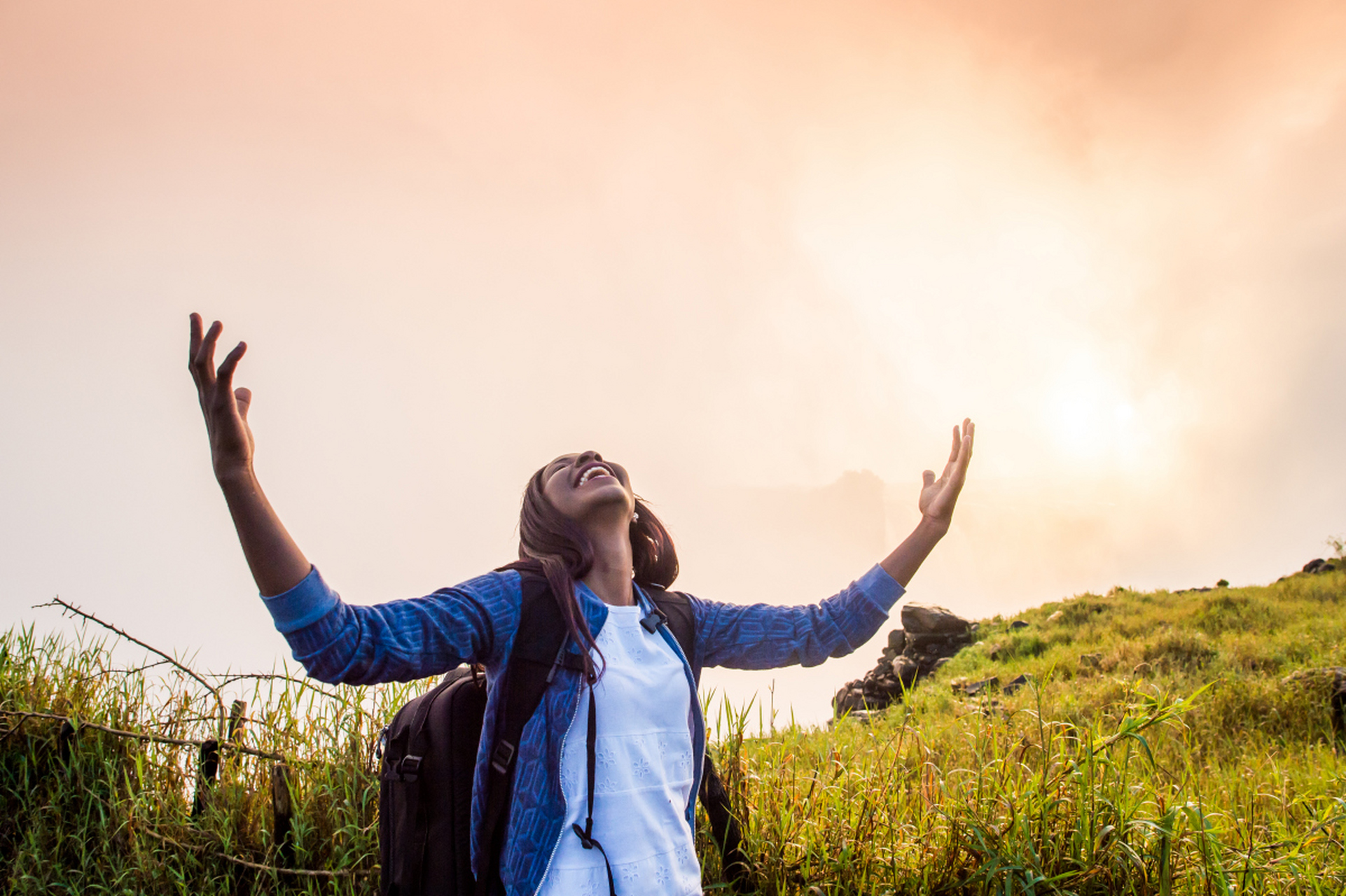 生活中会遇到很多困难和挑战,我们要学会勇敢面对,迎风前行.