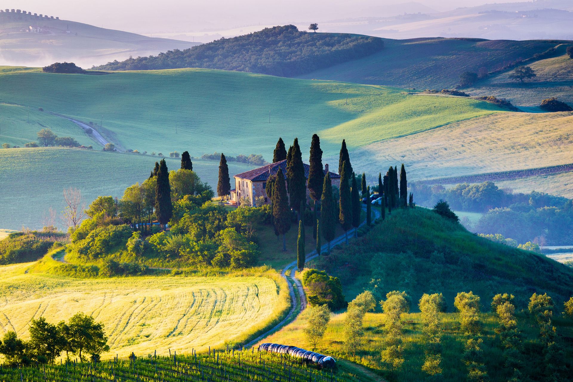 塞尔维亚是一个神秘而美丽的国家,拥有丰富的历史和壮丽的自然风景.