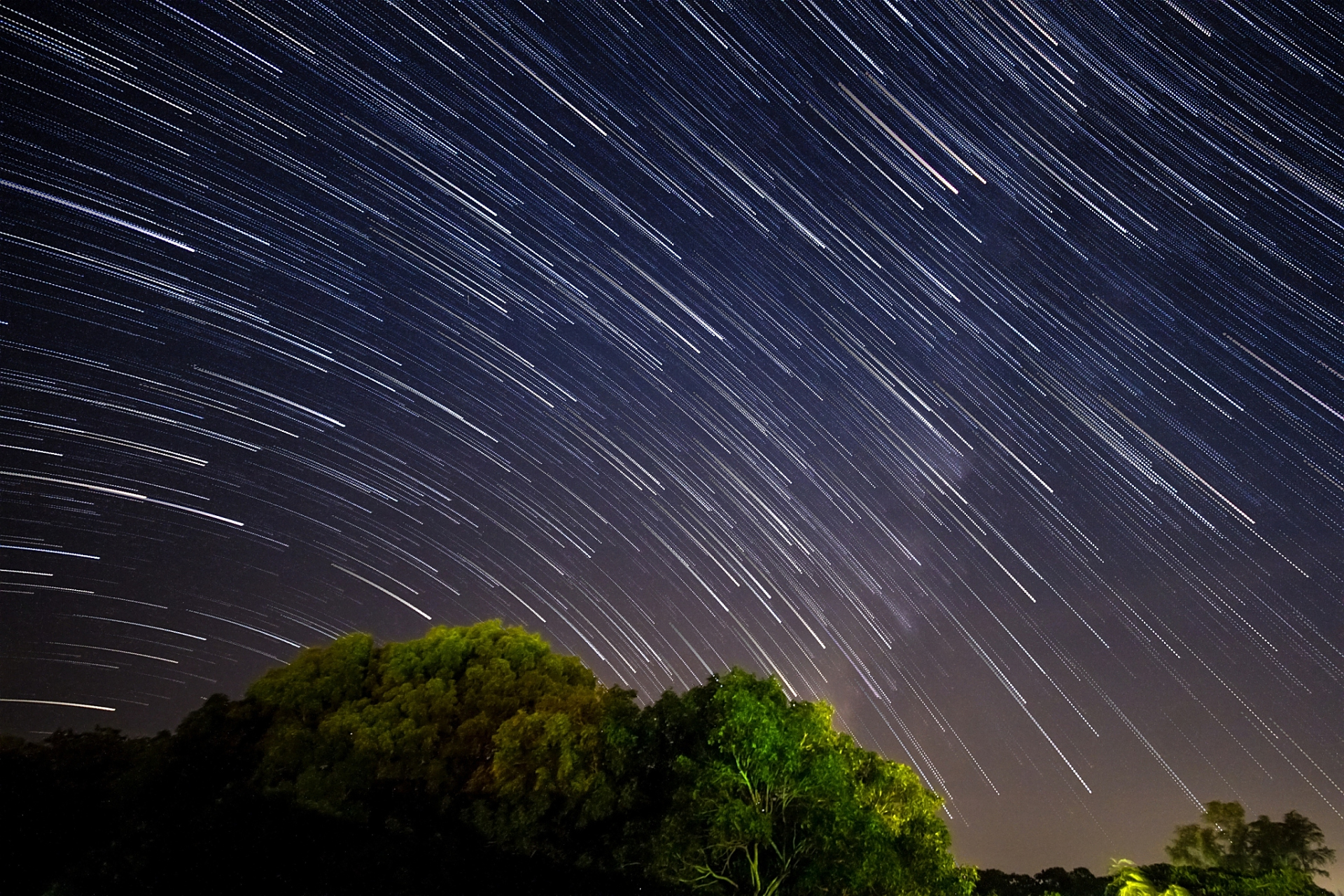 又称为波塞冬流星雨,是每年7月中旬到8月中旬的一场流星雨
