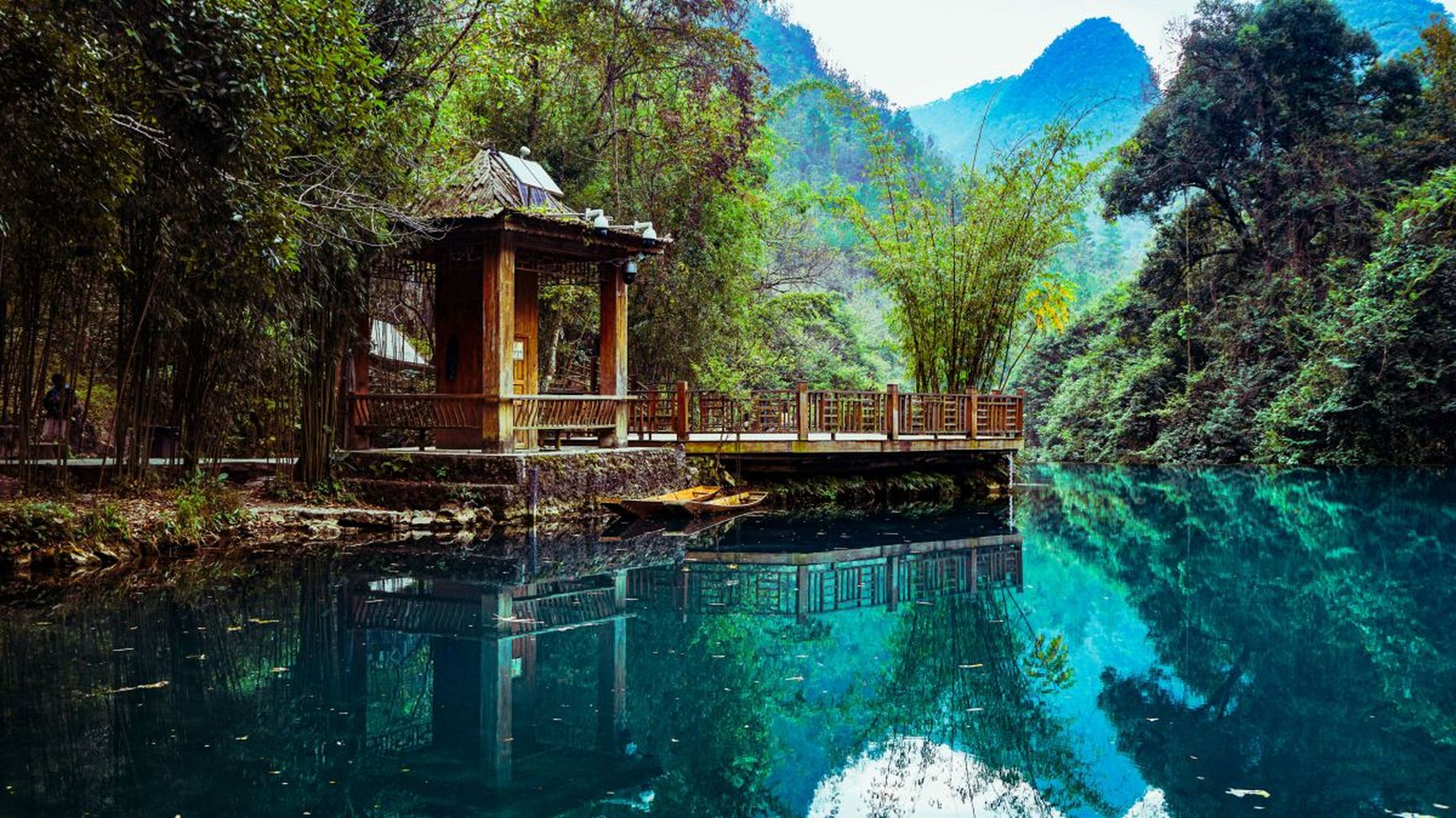 荔波樟江风景名胜区由小七孔景区,大七孔景区,水春河景区和樟江沿河