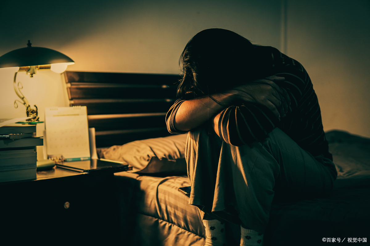 身边一位朋友为了还债20万,每个月连一杯奶茶也不敢喝,甚至把午饭标准