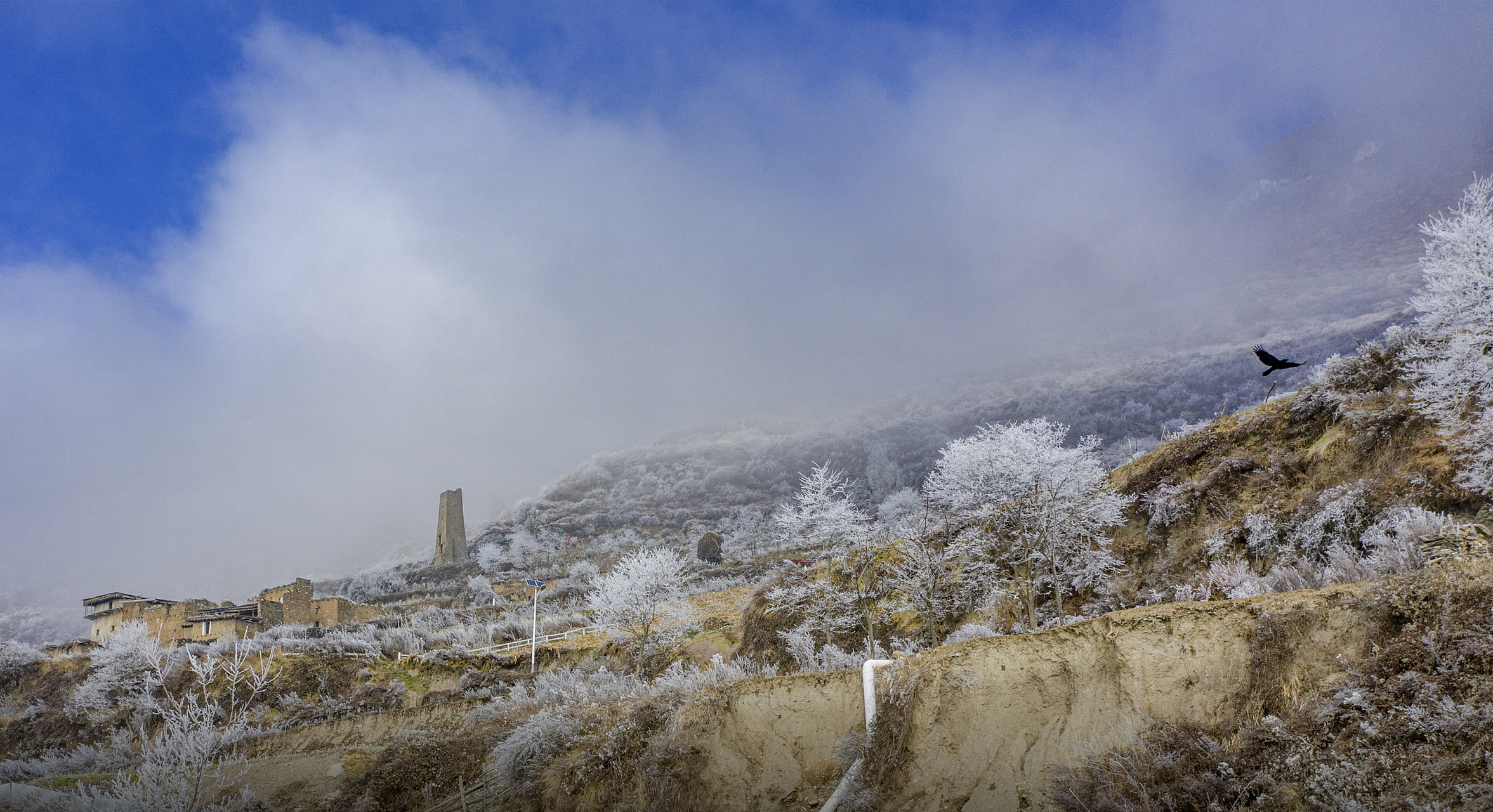 心定西再出发#定西市石门雪山位于甘肃省定西市通渭县,是一座喊拔