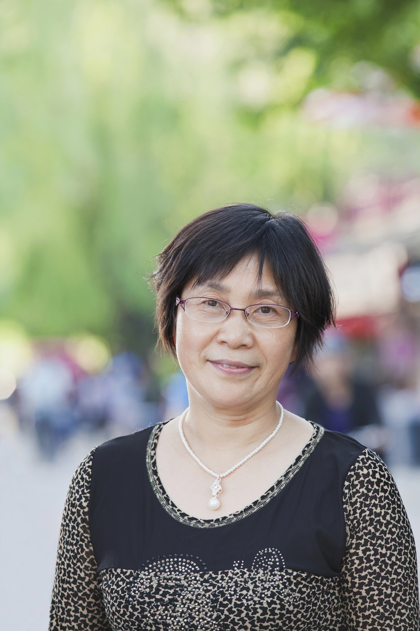 2013年,王秀芬在深圳举办独唱音乐会,只邀请了两位嘉宾,其中一位就是