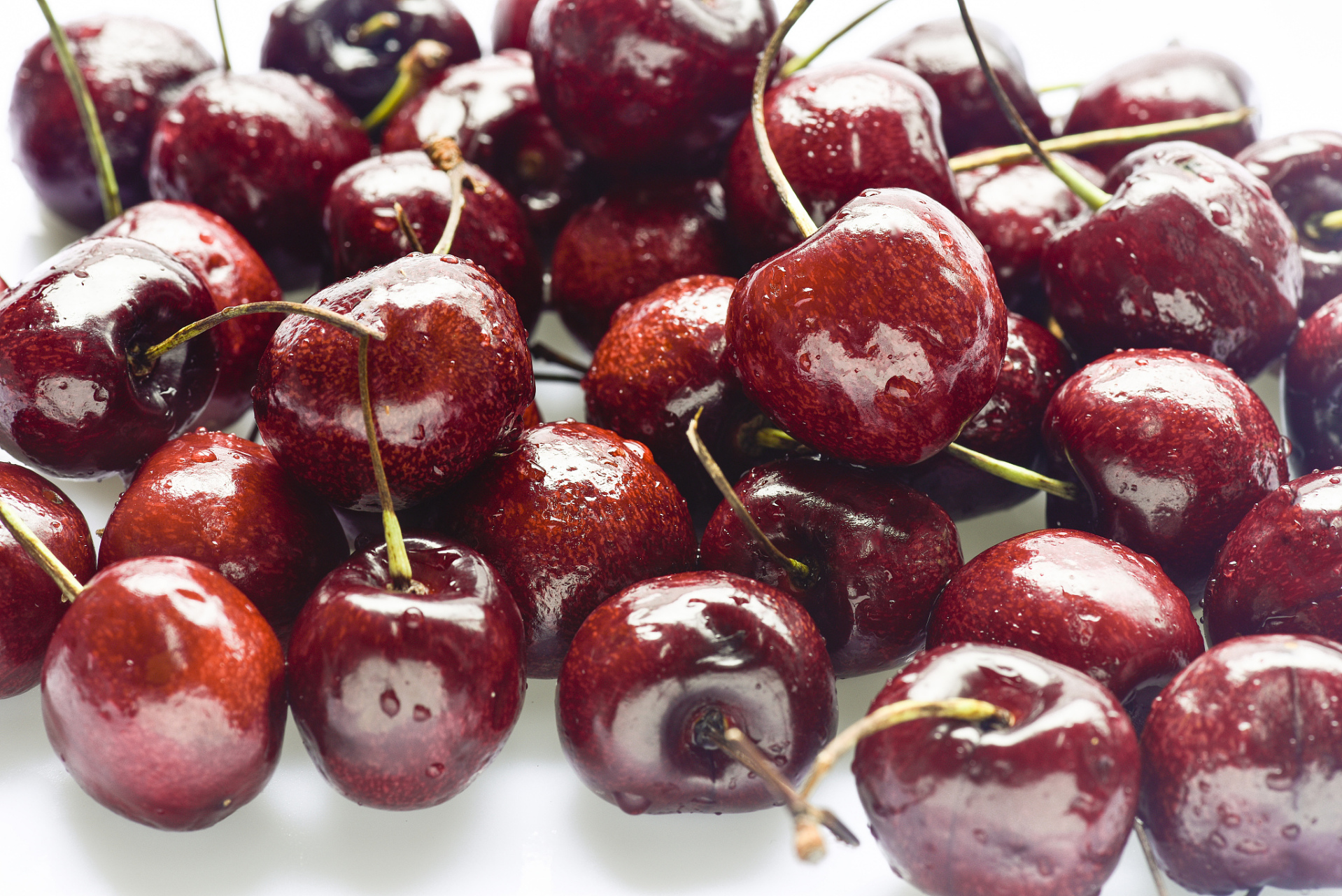 车厘子(英文:cherries)是一种美味的水果,是上市最早的一种乔木果实