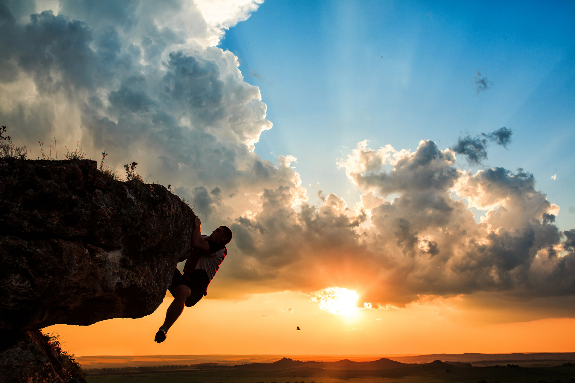 因为向前走有更美的风景,当你感到开心时,你的心情会显得更加轻松和