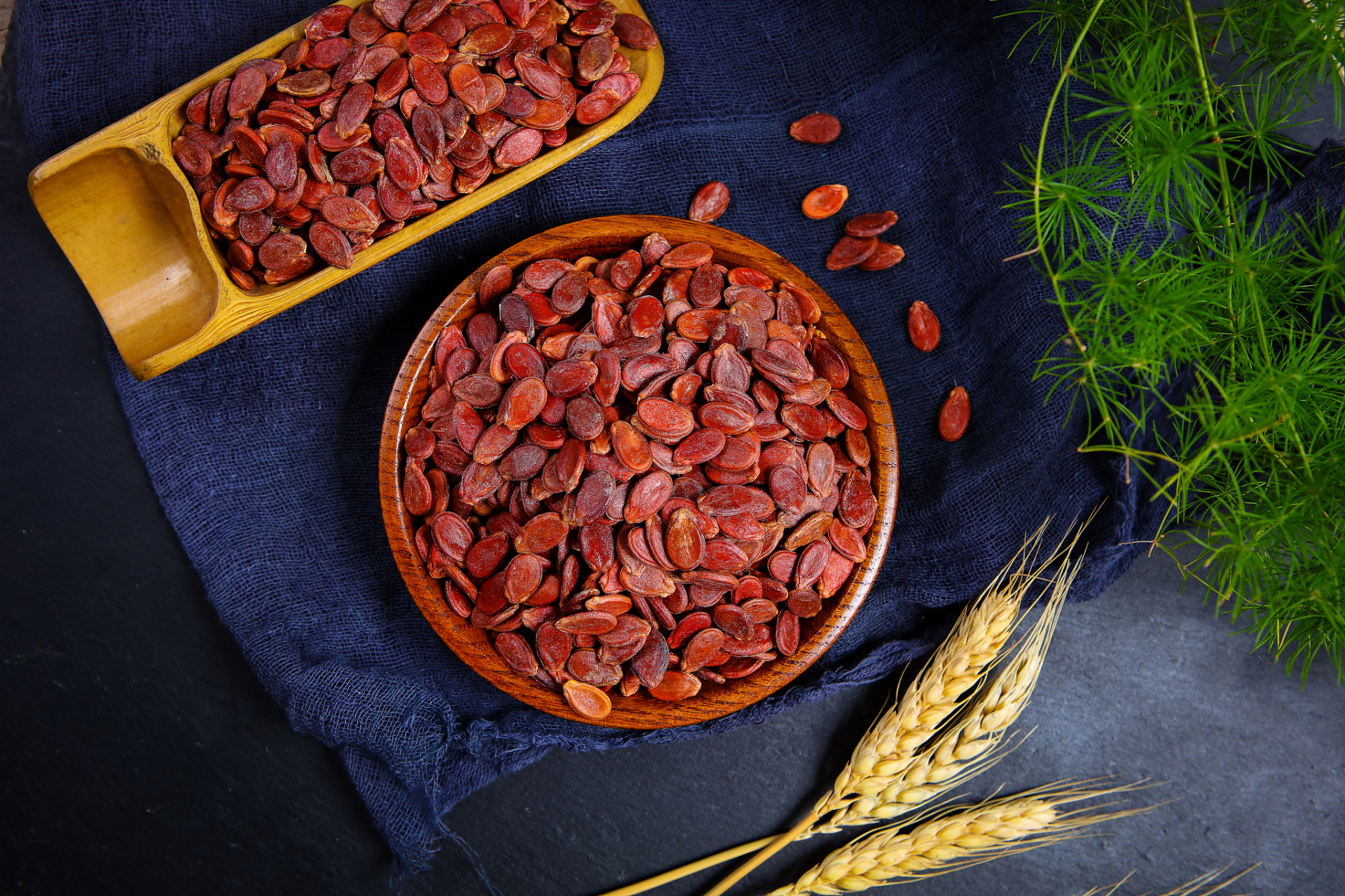 在广东河源,有一种特别的美食,那就是源城红瓜子.