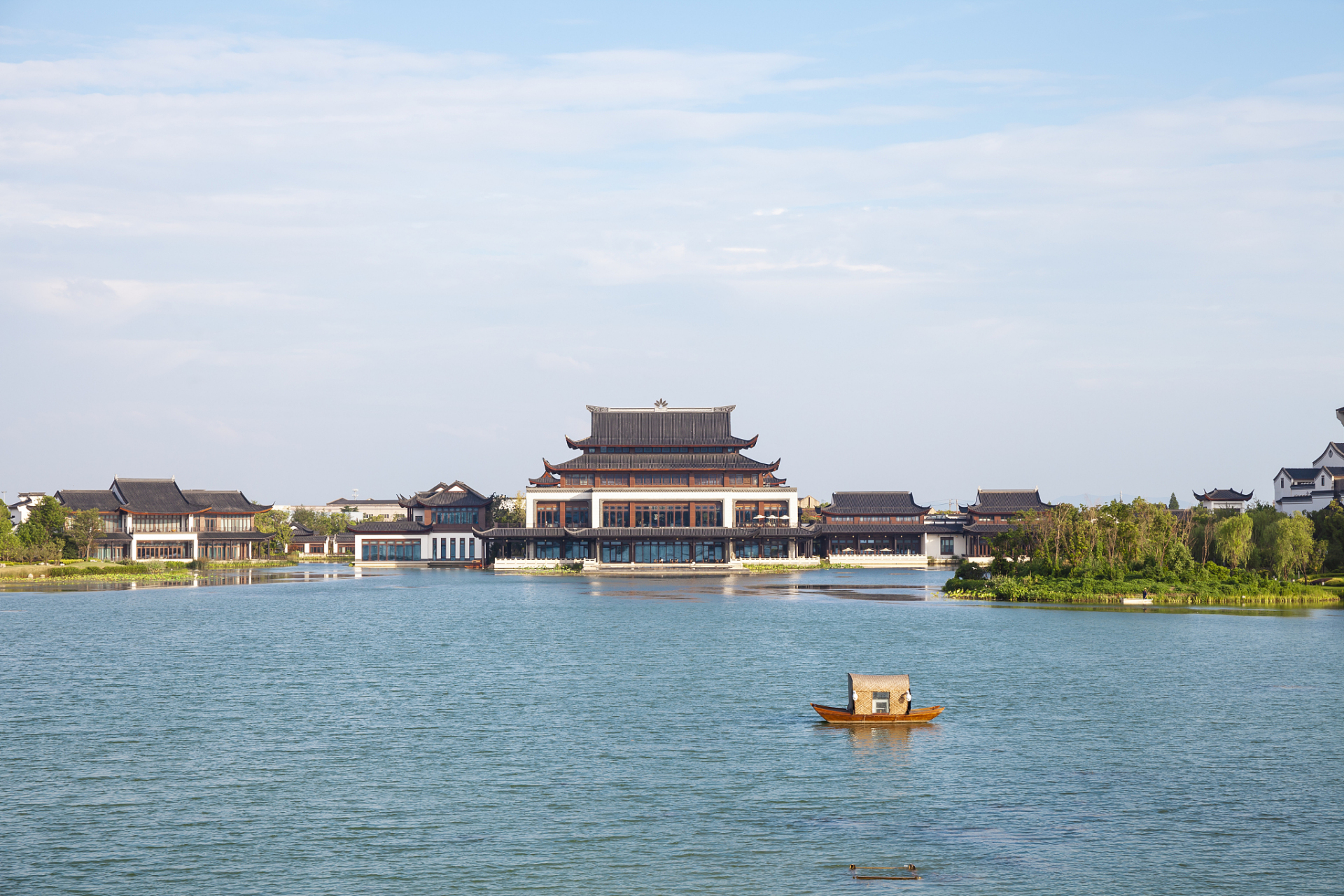 常德,古称武陵,又称柳城,位于湖南省中部,历史悠久,风景秀丽.