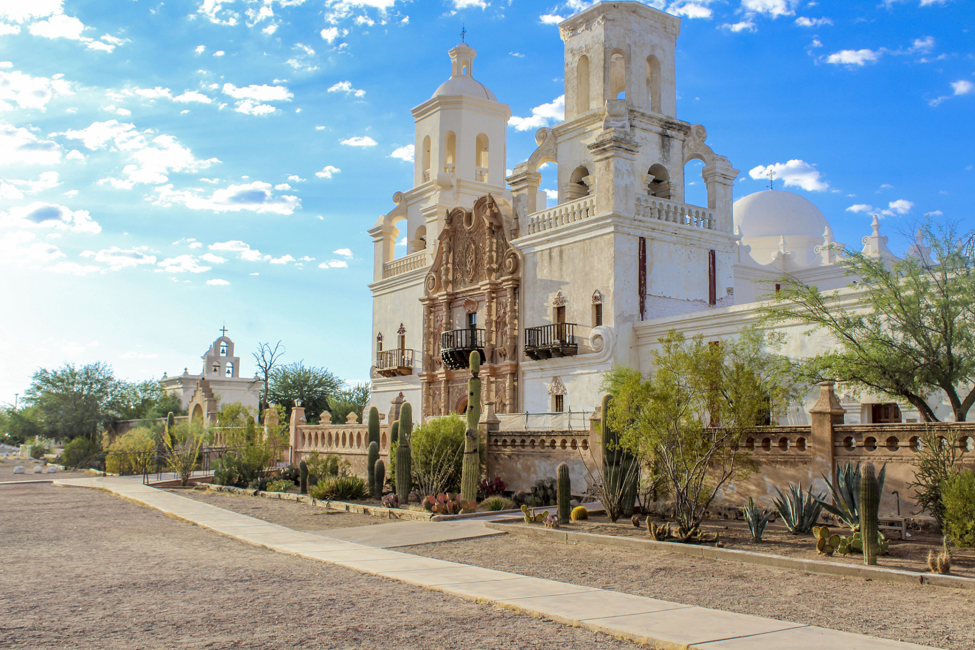 城堡是马尼拉市的一处历史悠久的城堡,也是菲律宾著名的景点之一