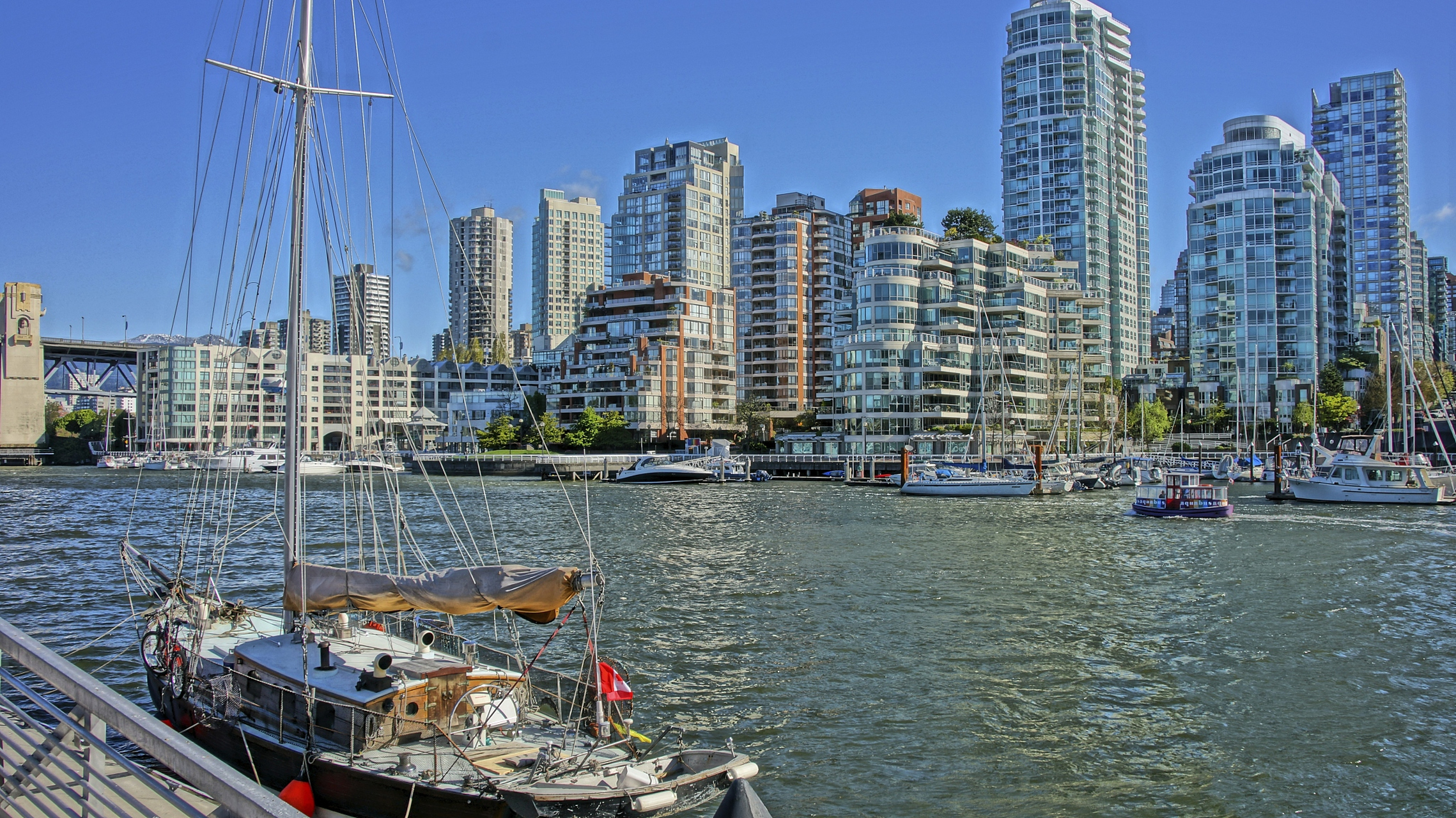 98自然与景观 11566 温哥华周边环绕着壮丽的山脉和海岸线.