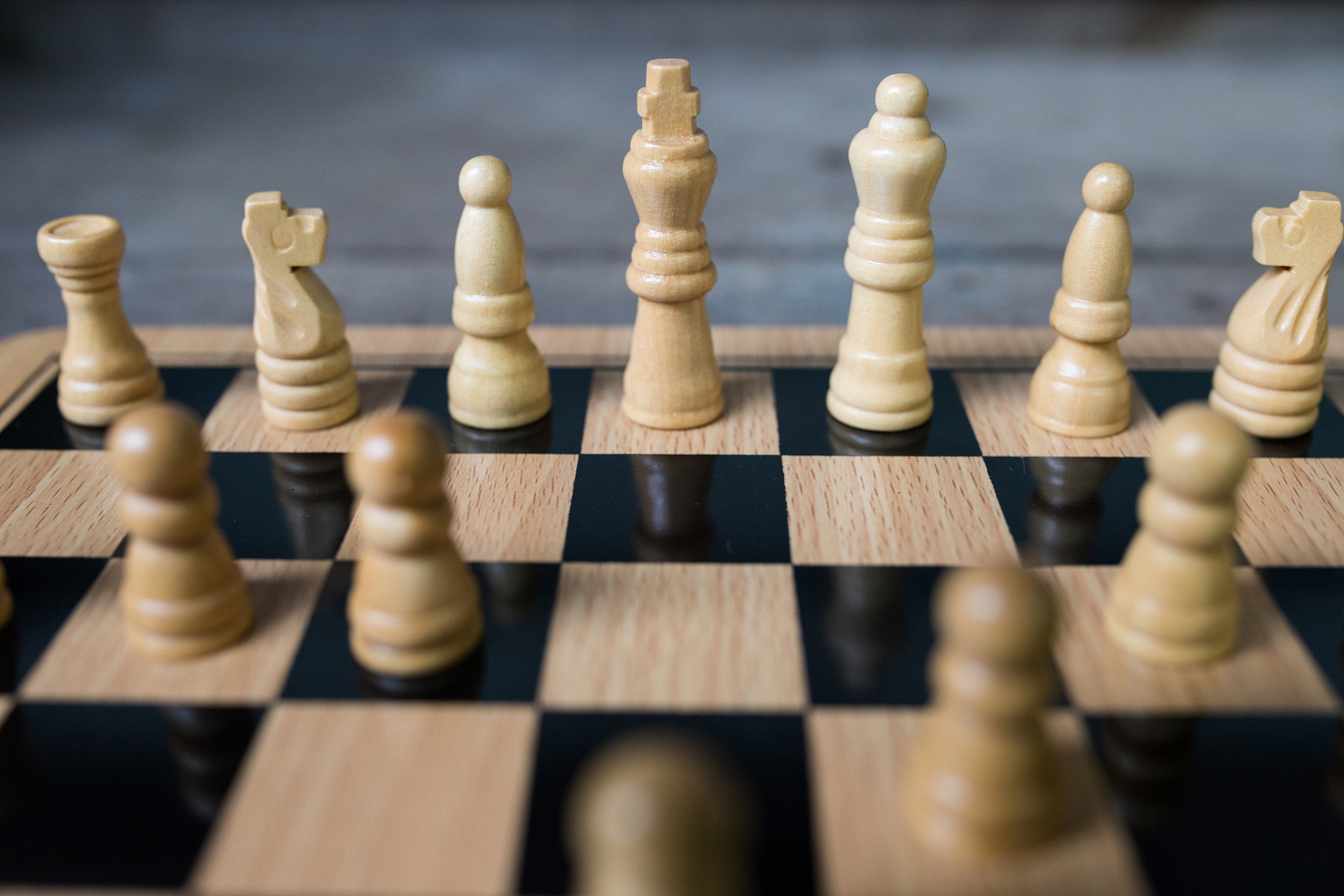 国际象棋输赢判断需综合考虑多个因素,包括计分规则,局势分析和对手