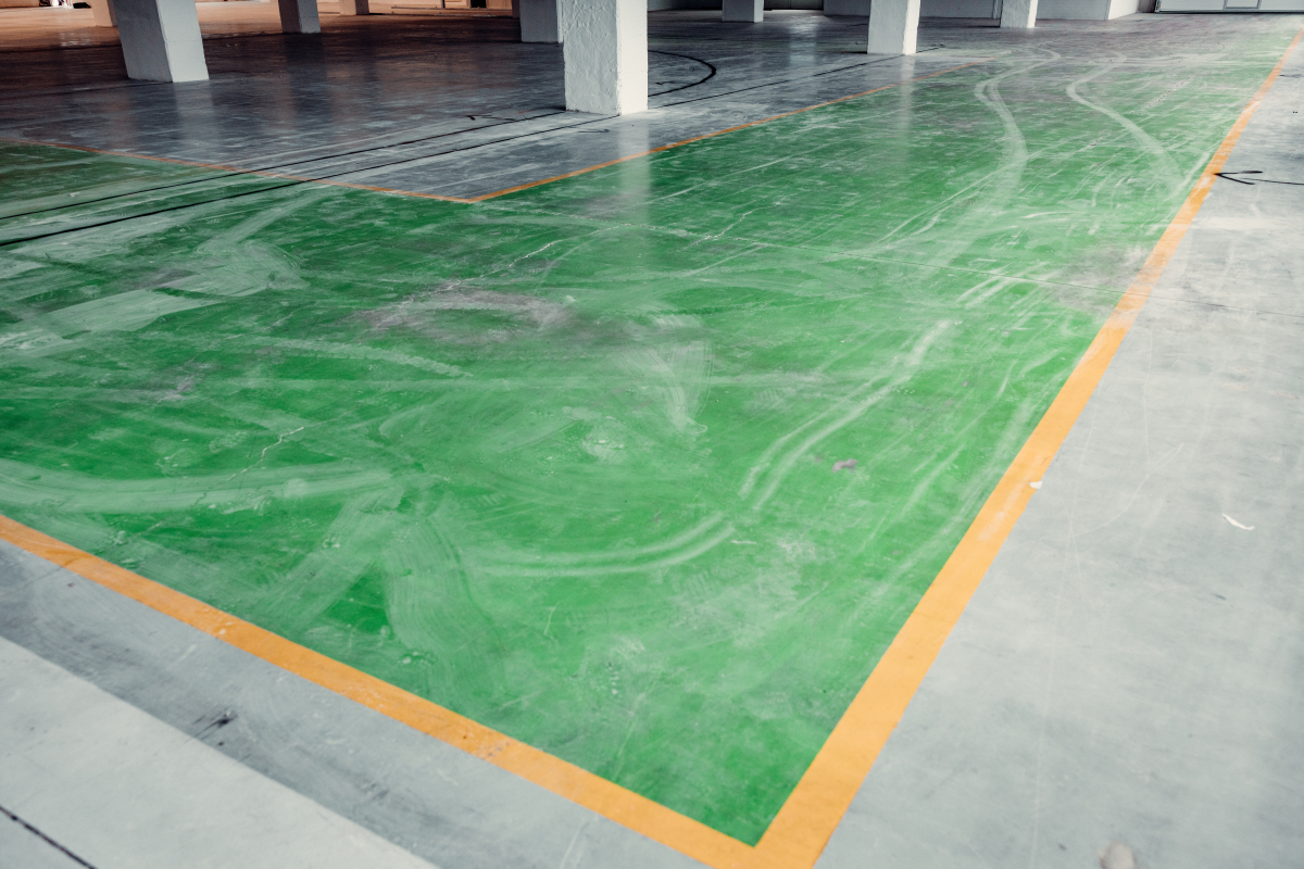 防滑耐磨地坪漆价格受材料成本,施工工艺,品牌影响,市场供需和地区