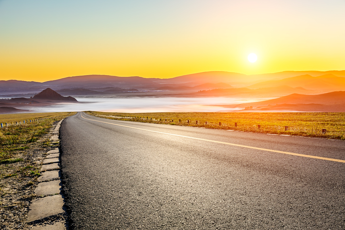 从不充分的阳光大道图片唯美艳阳高照阳光大道图片太阳宽阔大路唯美