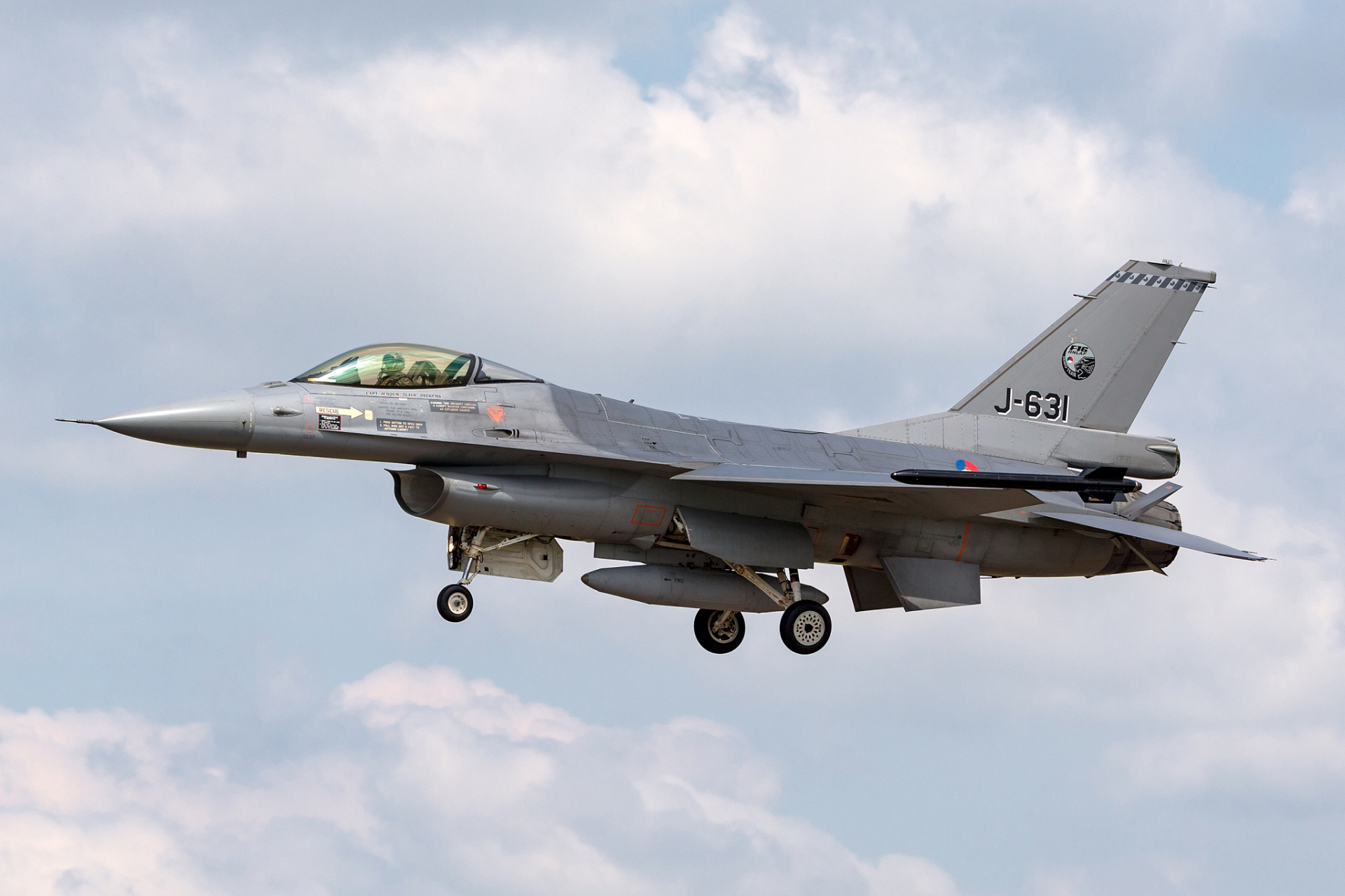 荷兰空军战机与俄战机发生空中对峙 当地时间14日,两架俄空军图-95