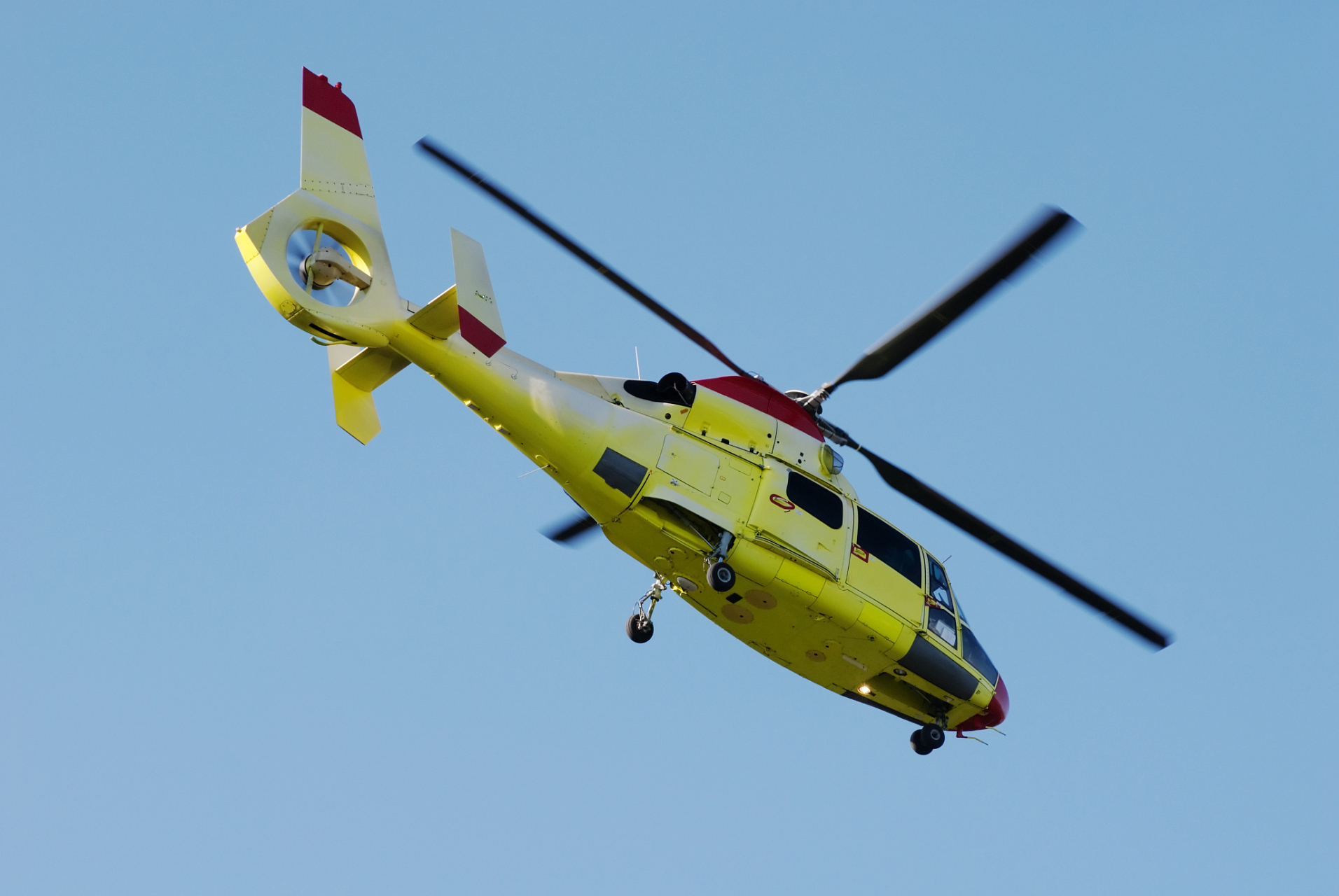 由中国航空工业集团全新研制的4吨级先进双发多用途直升机ac332,在