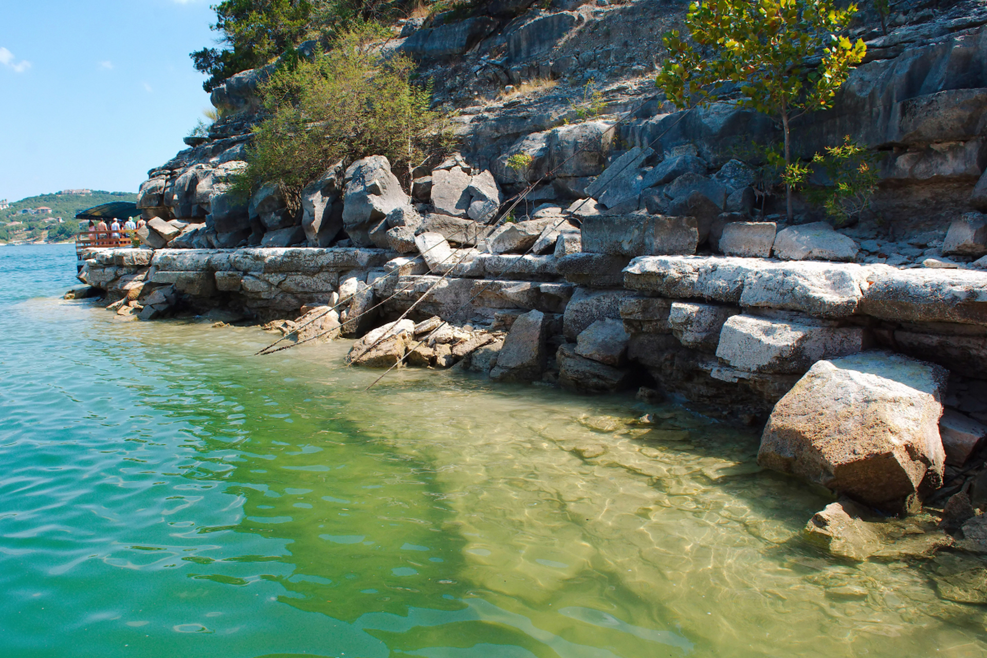 象山县的花岙石林景区展现了大自然的鬼斧神工,形态各异的石林讲述着