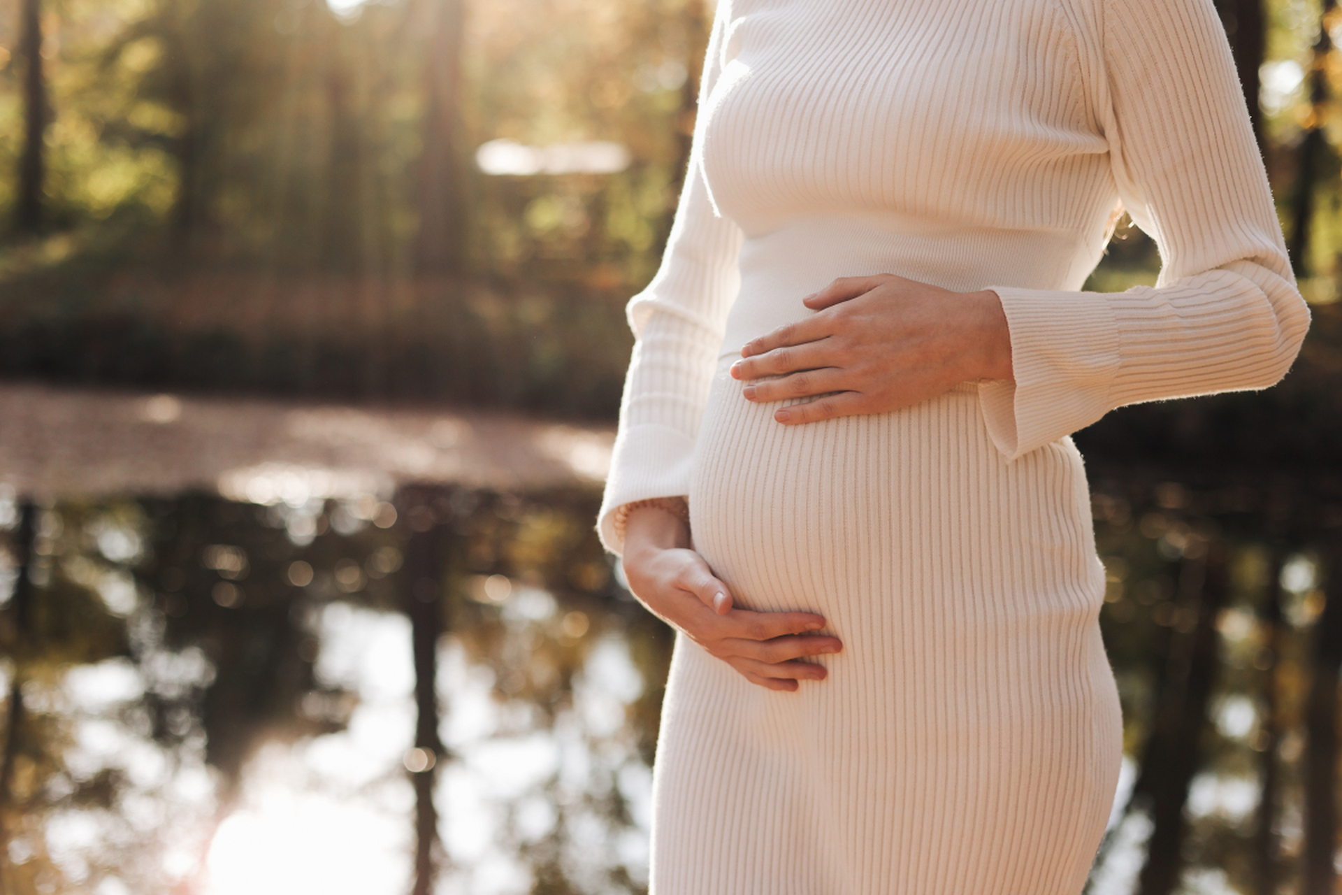 专家解答:  慢性hbv感染妇女妊娠后,须定期复查肝功能,尤其在妊娠
