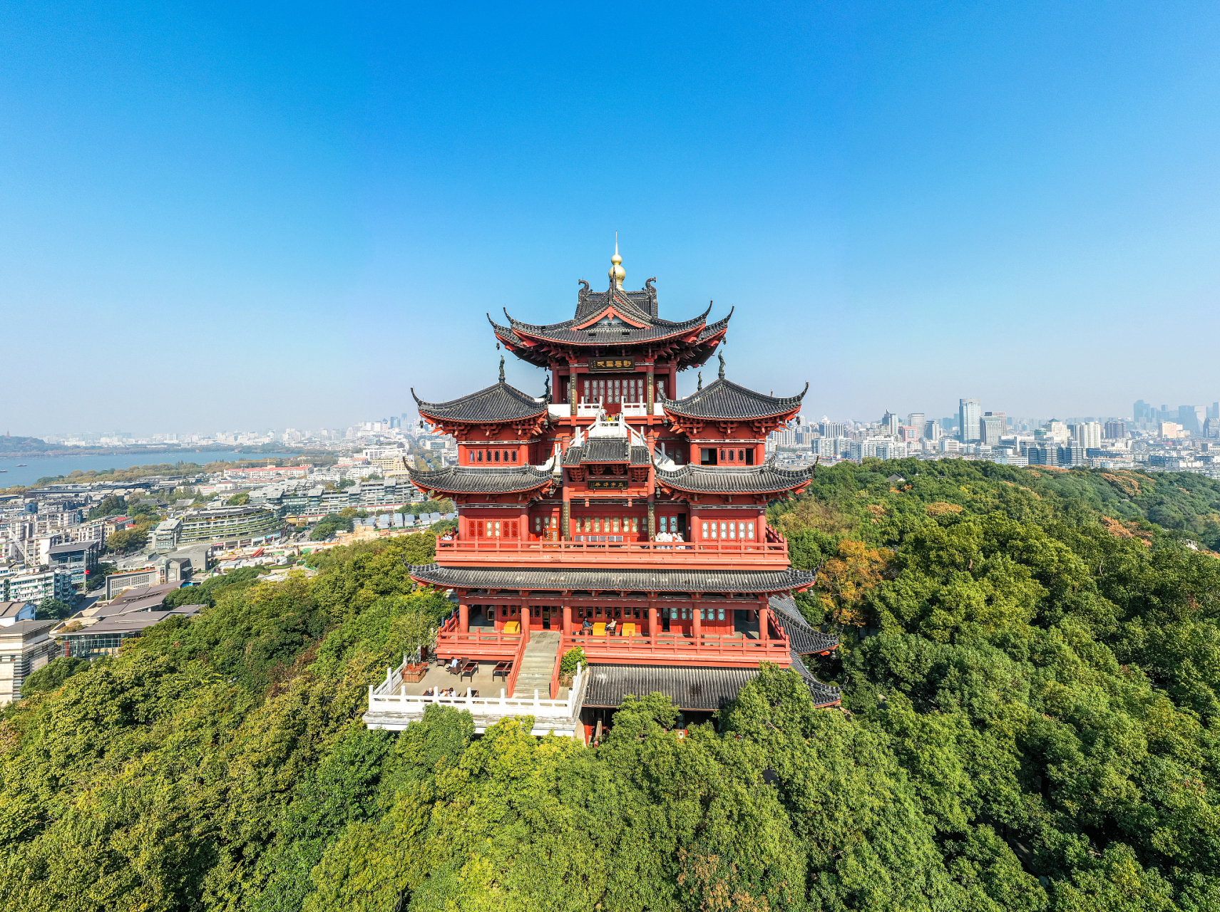 作为杭州版的小京都,望仙阁以其独特的韵味吸引着游客.