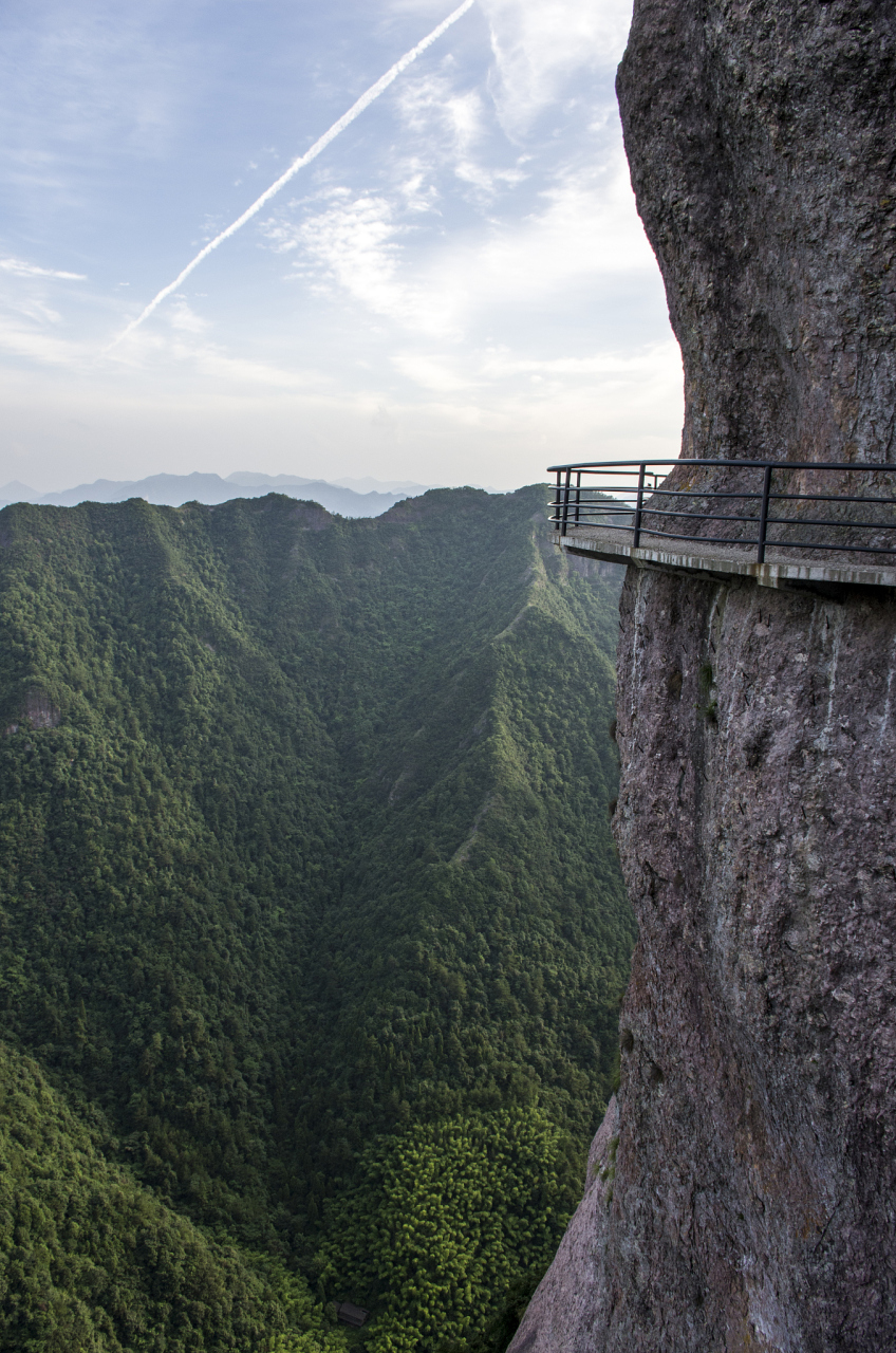 大觉山风景区位于江西资溪县,是集自然景观,人文景观和休闲度假于一体