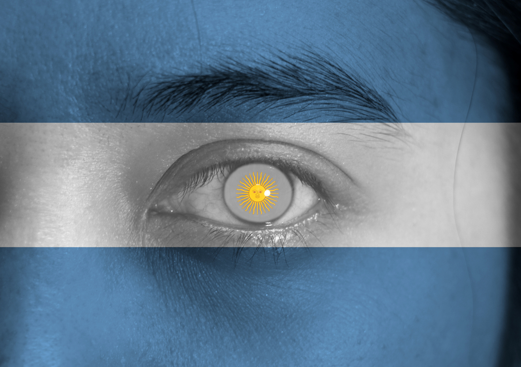 在死亡后的4到5分钟内,我们的瞳孔由于体内没有血压了,会开始放大且