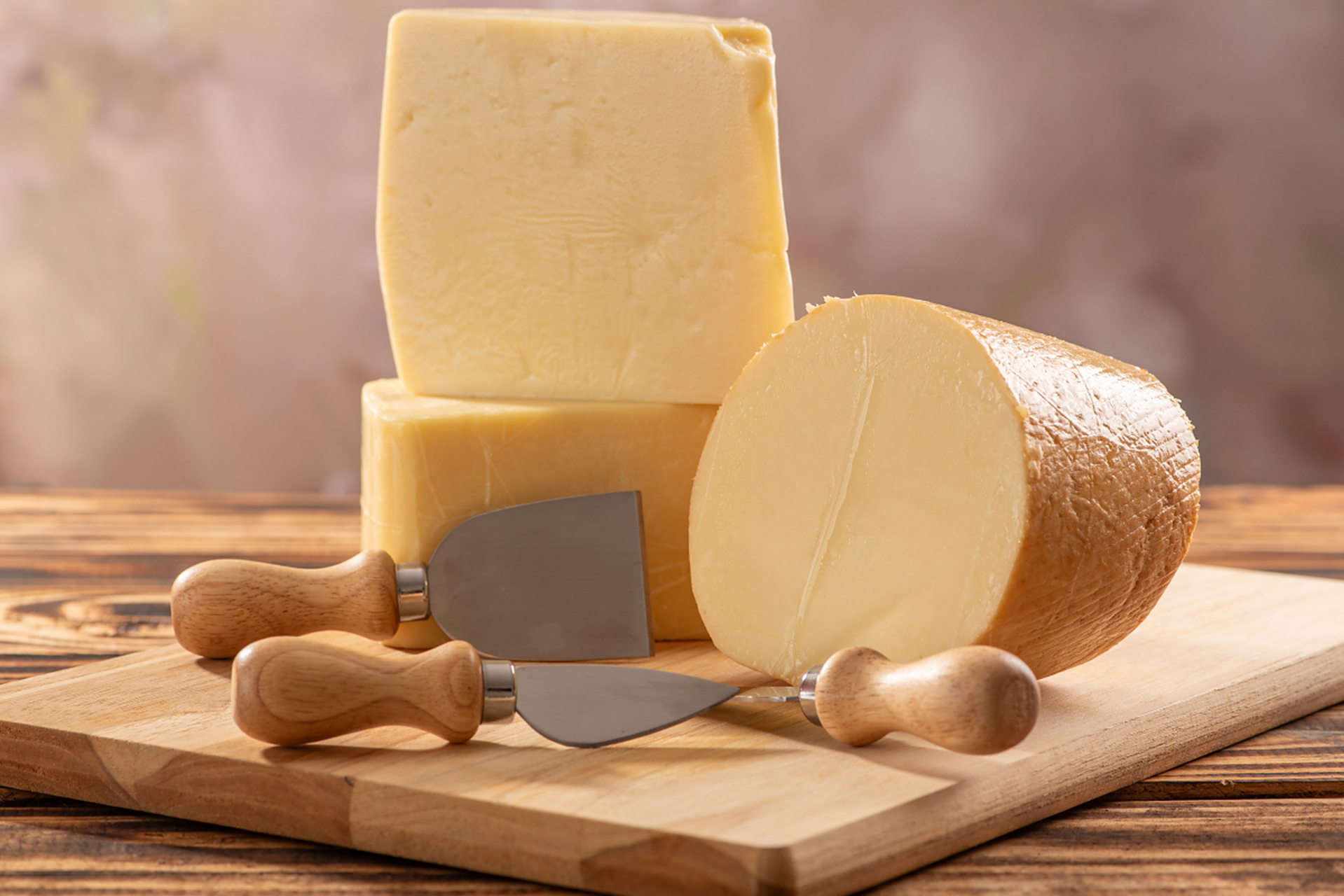 摘要:古人利用益生菌发酵制作奶酪,经过晾晒,掠皮,蒸炒等步骤,口感