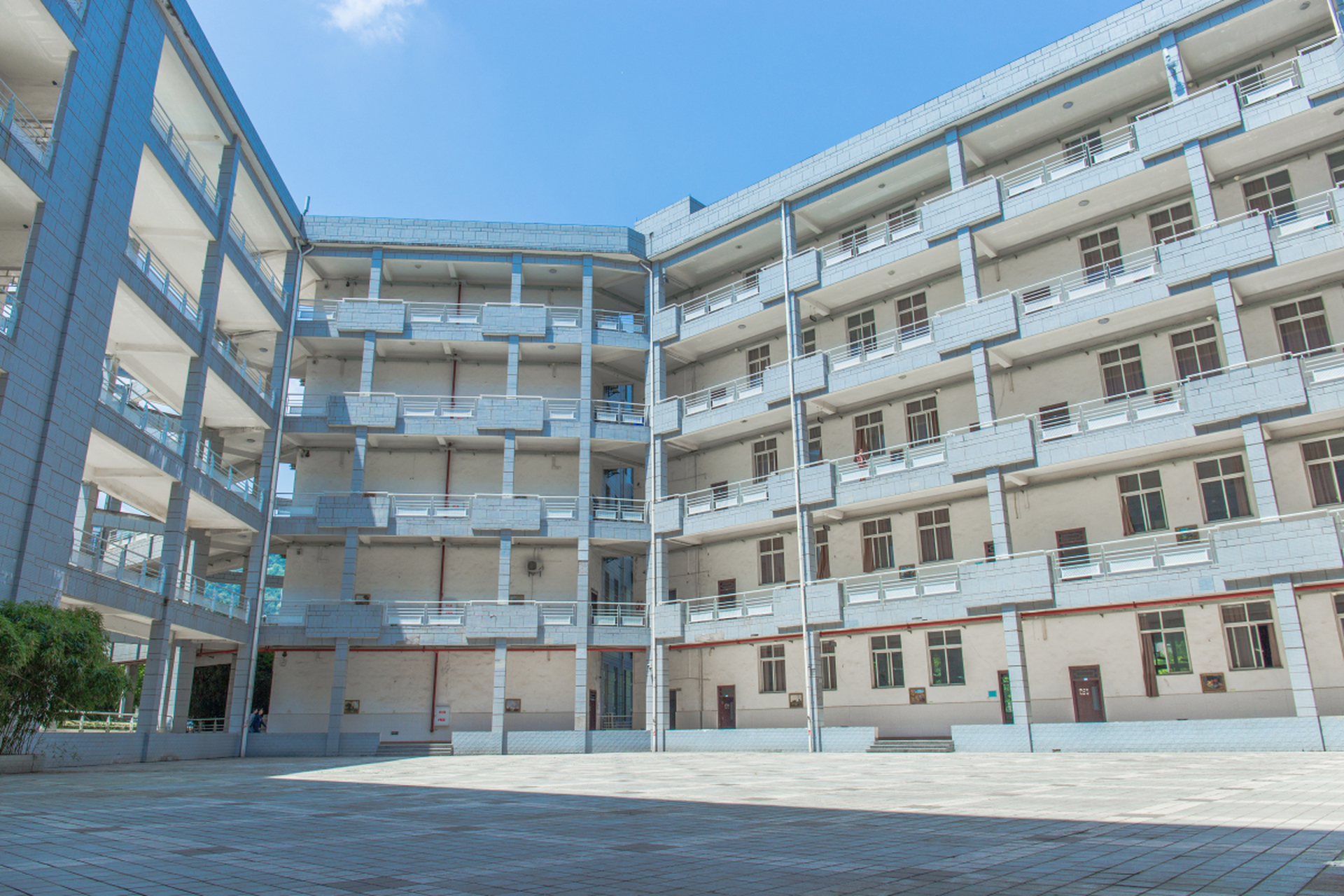 怀化市大鑫艺术职业学校致力于培养艺术人才,拥有优质教育资源和