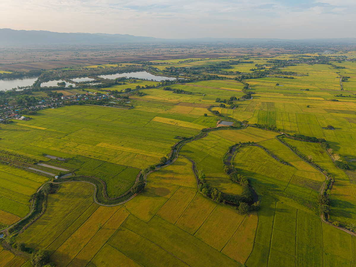 "天府之国"最早指关中平原(今陕西关中地区,核心为西安周边)