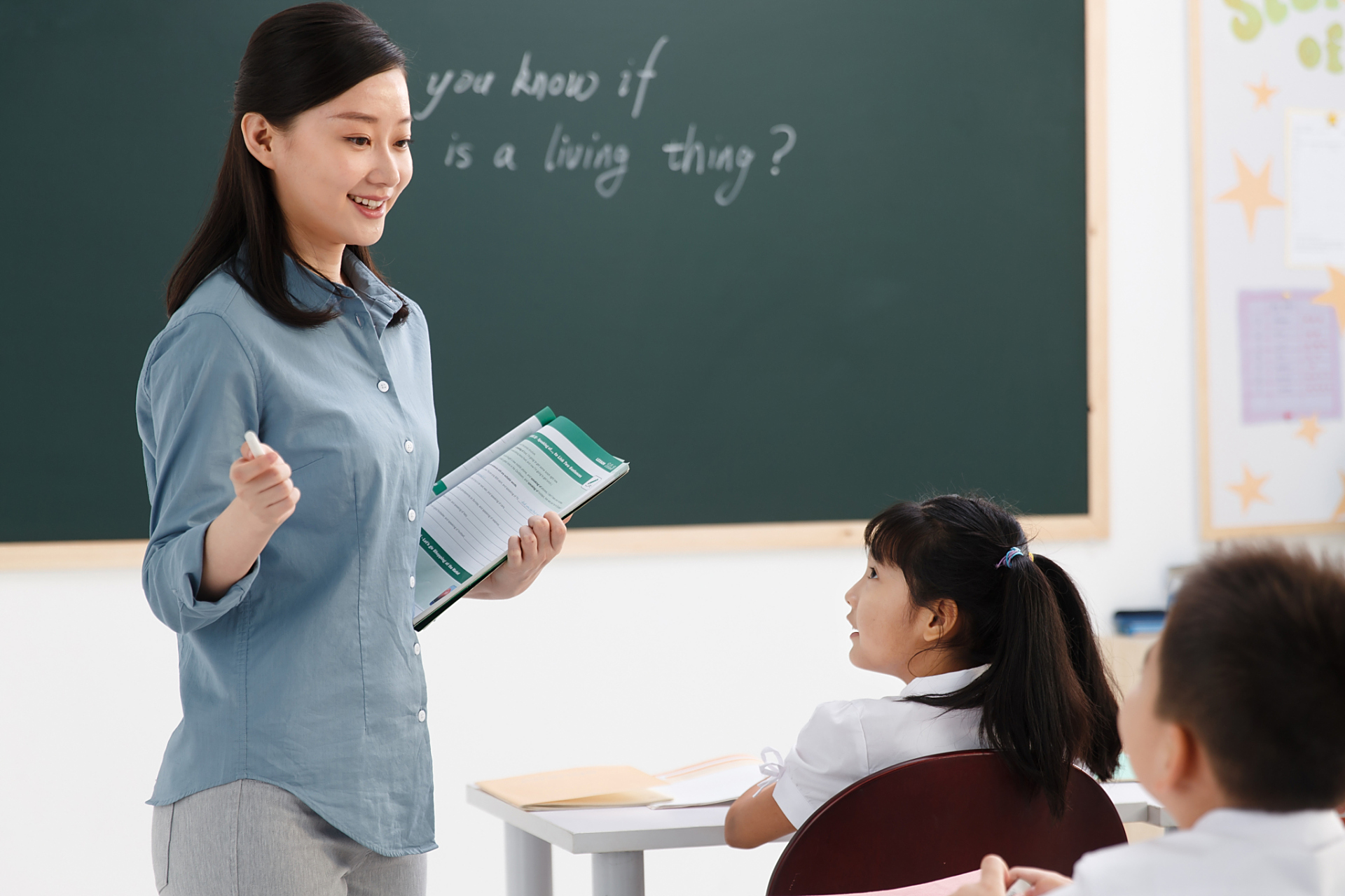 需深入改革教育体制,保障学生权益